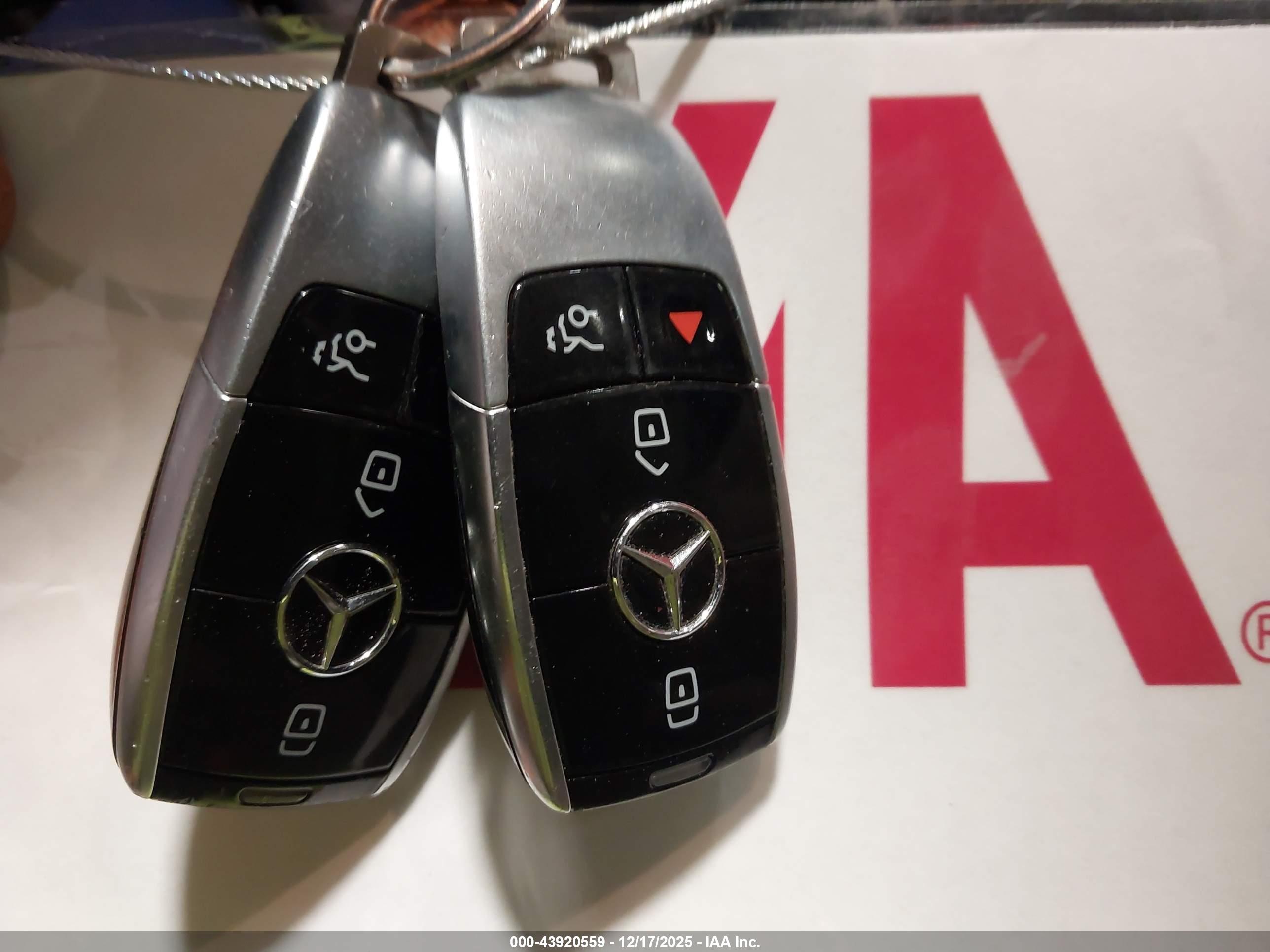 MERCEDES-BENZ E image 11
