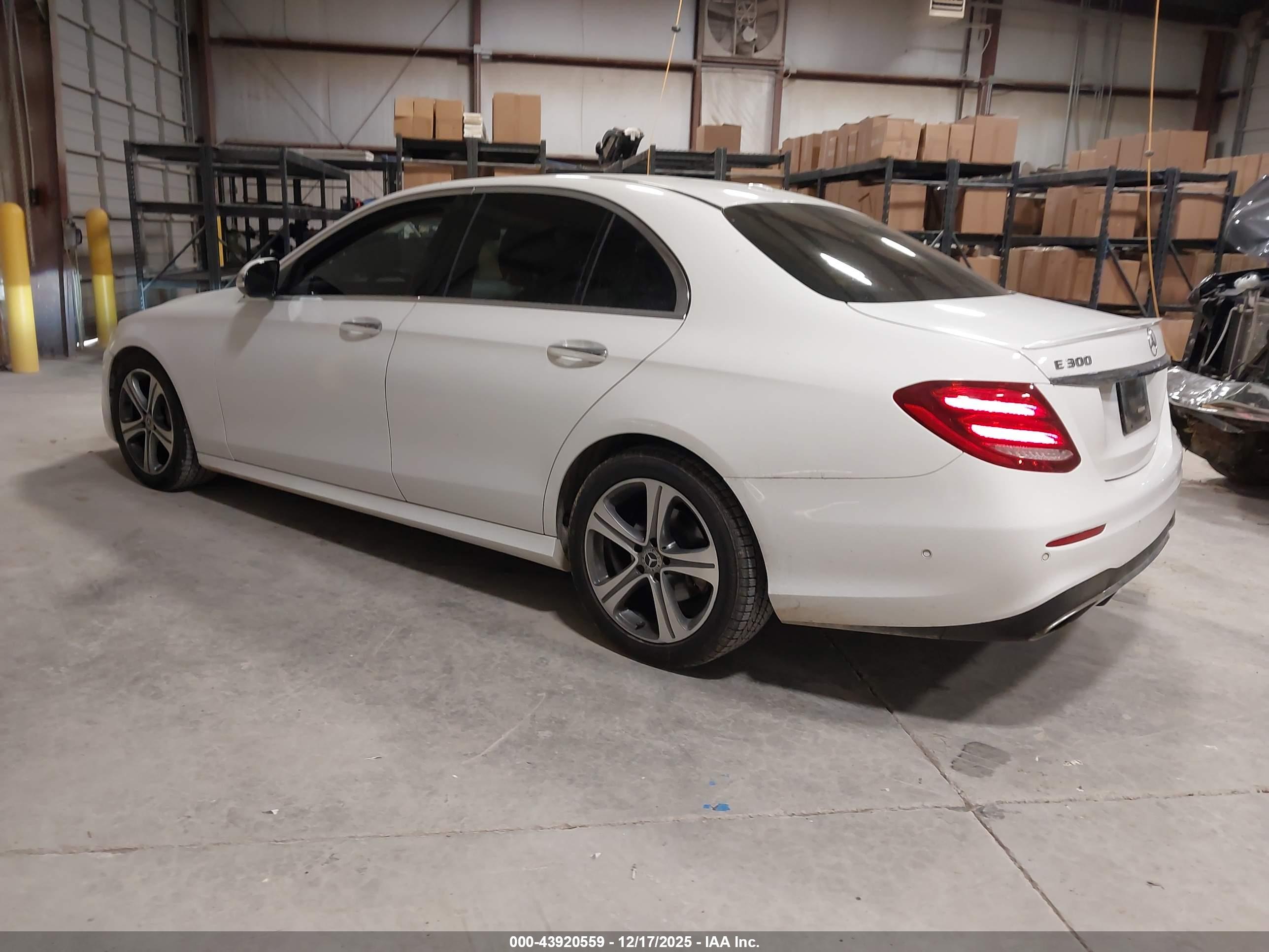 MERCEDES-BENZ E image 3