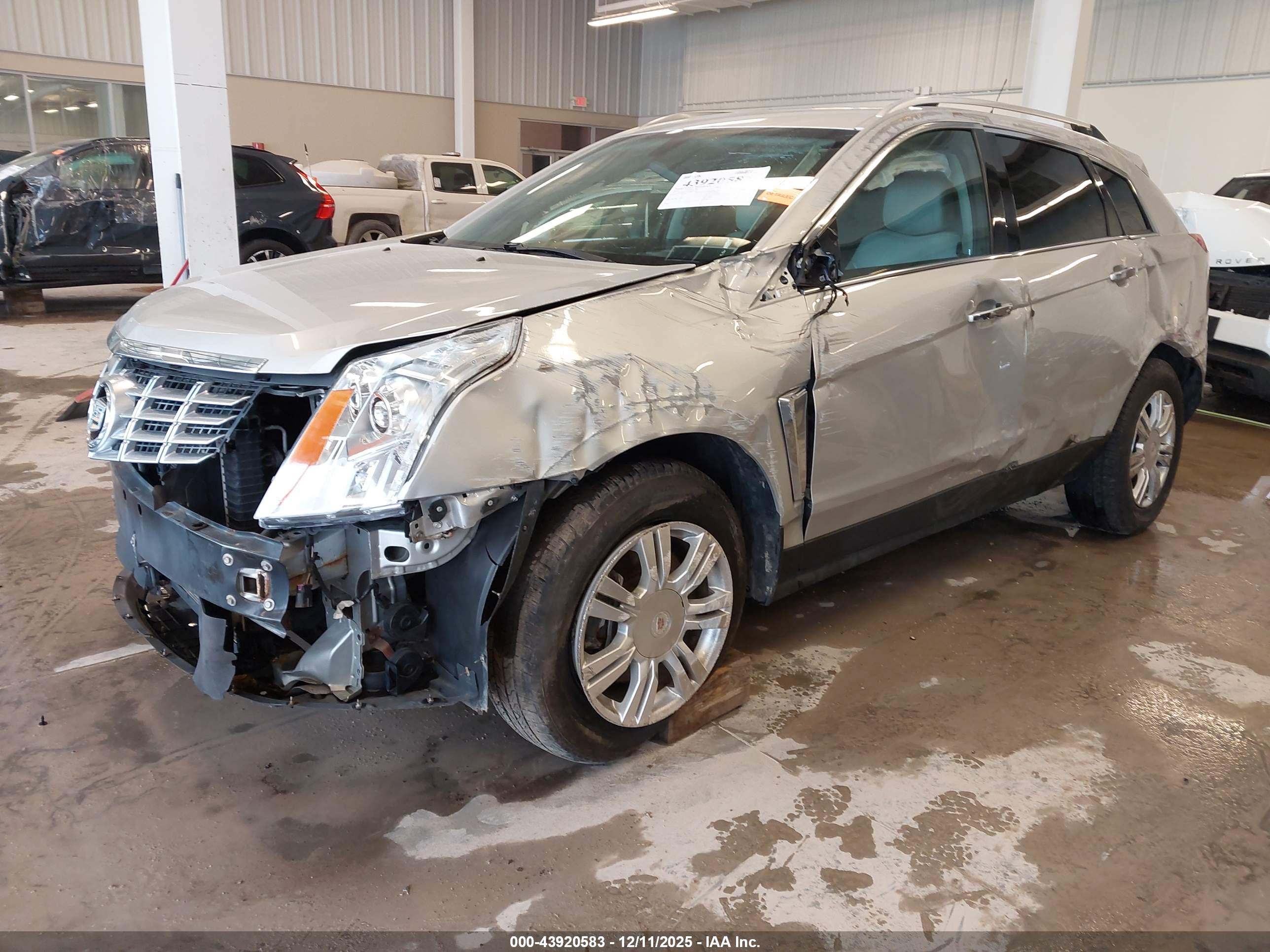 CADILLAC SRX image 2