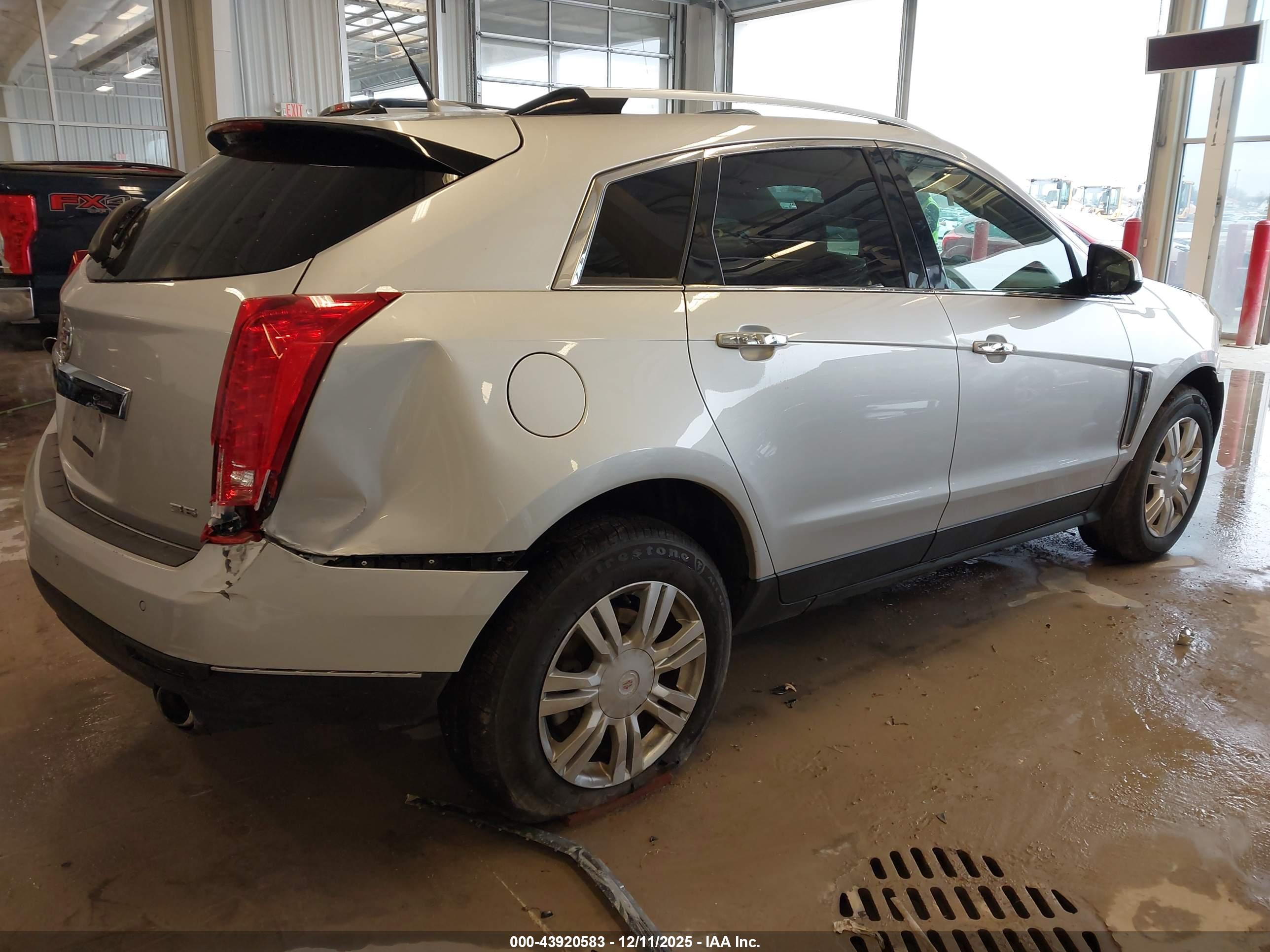 CADILLAC SRX image 4