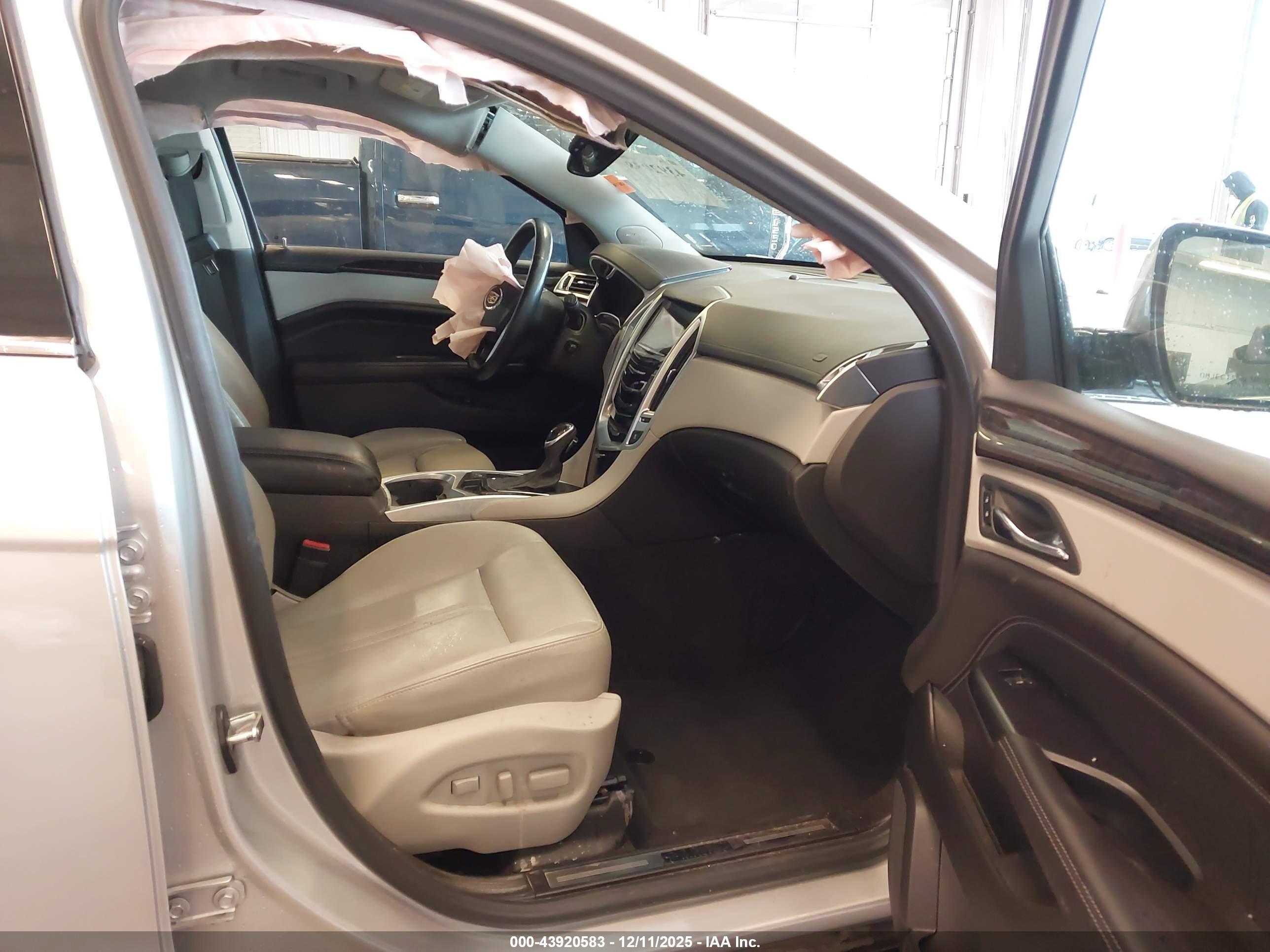 CADILLAC SRX image 5