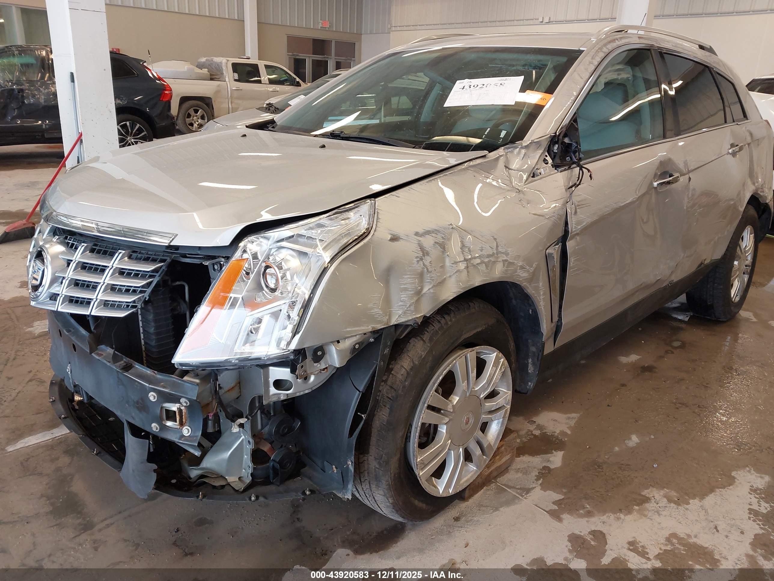CADILLAC SRX image 6