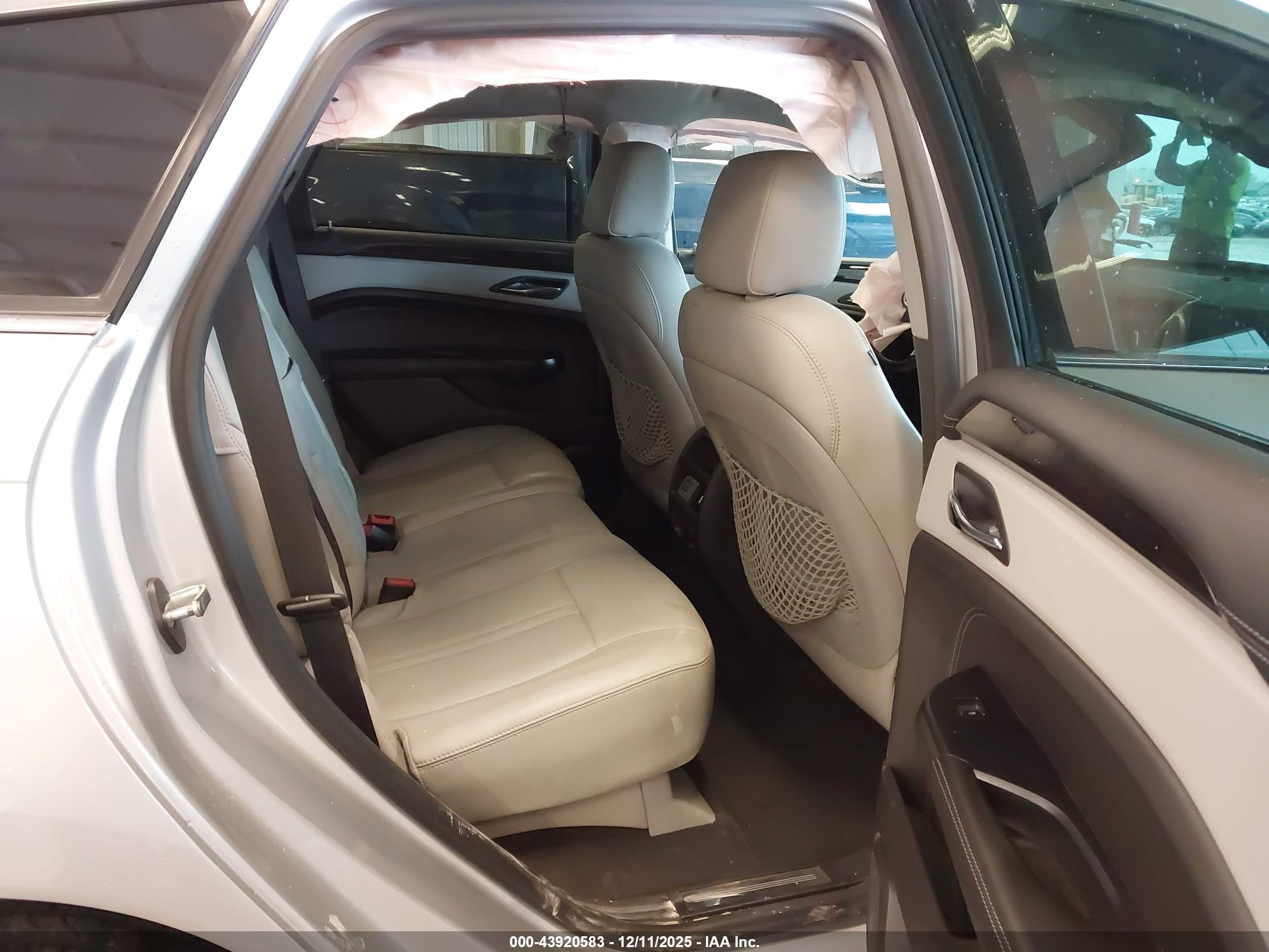 CADILLAC SRX image 8