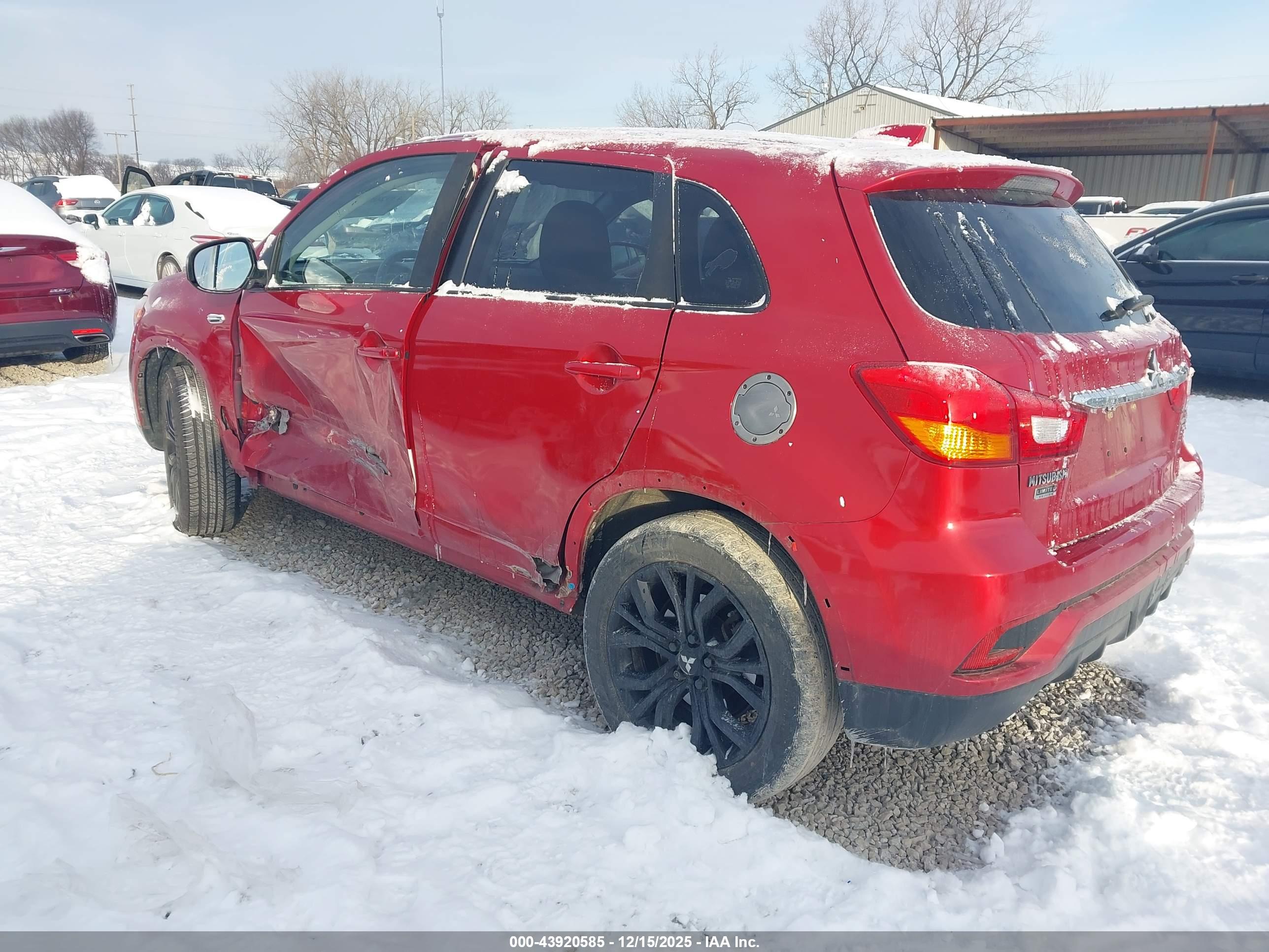 MITSUBISHI OUTLANDER image 3