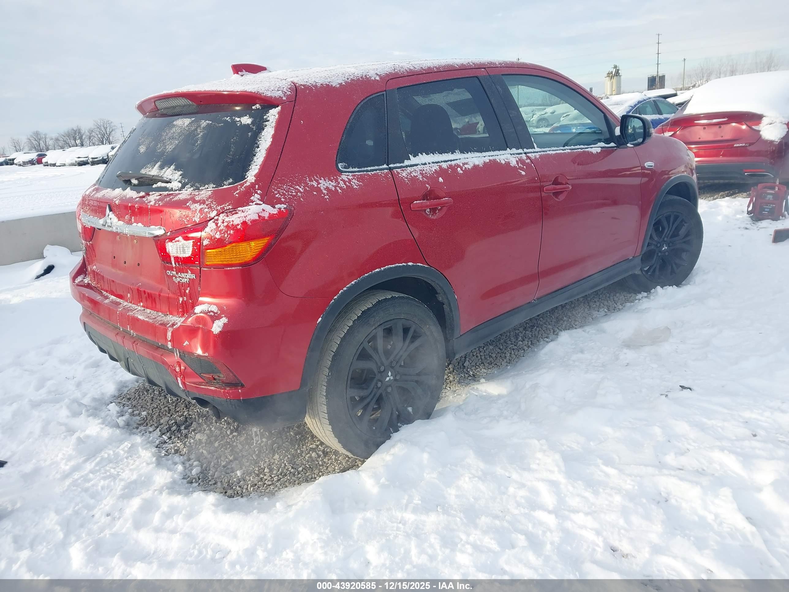 MITSUBISHI OUTLANDER image 4