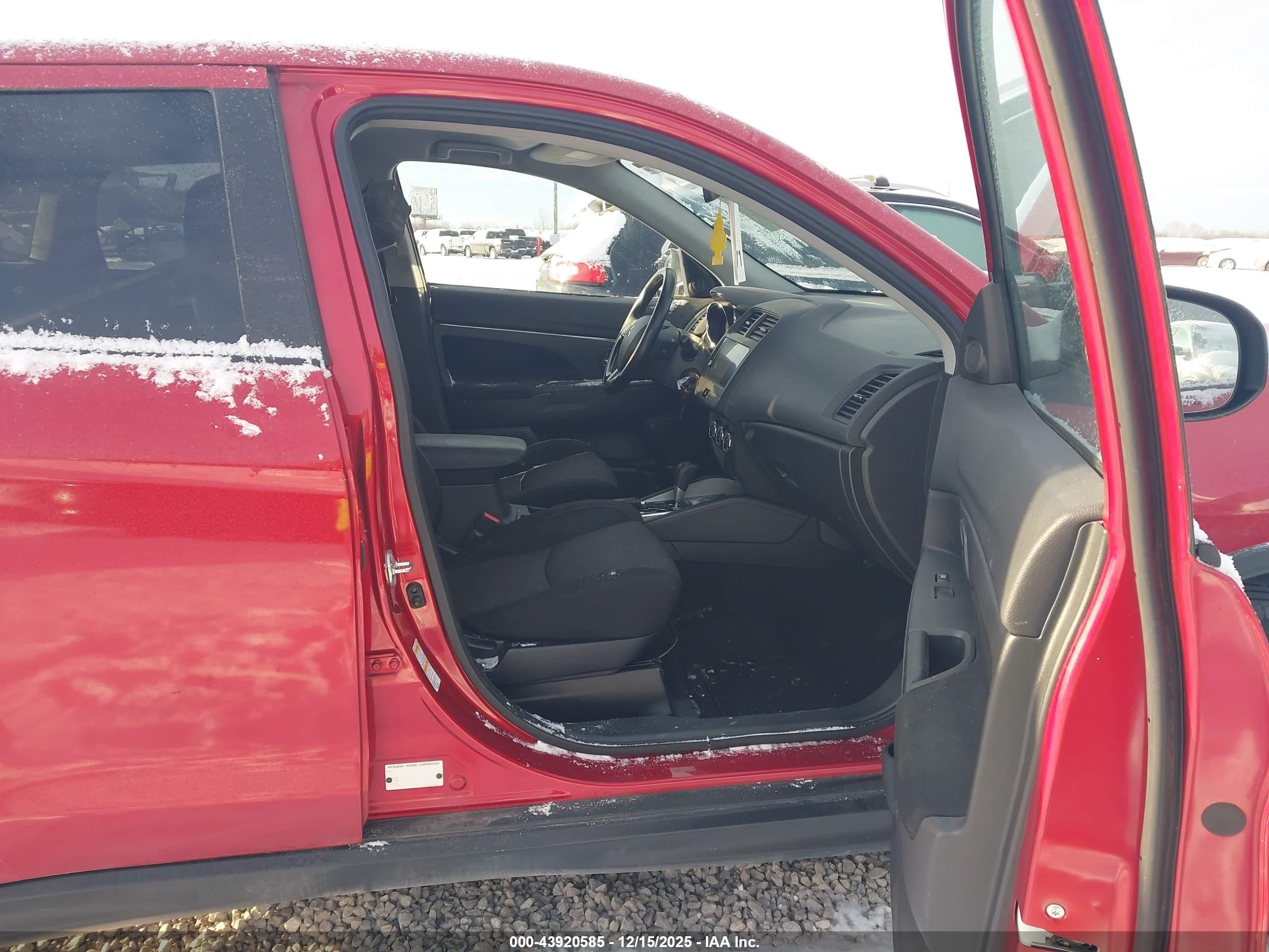 MITSUBISHI OUTLANDER image 5