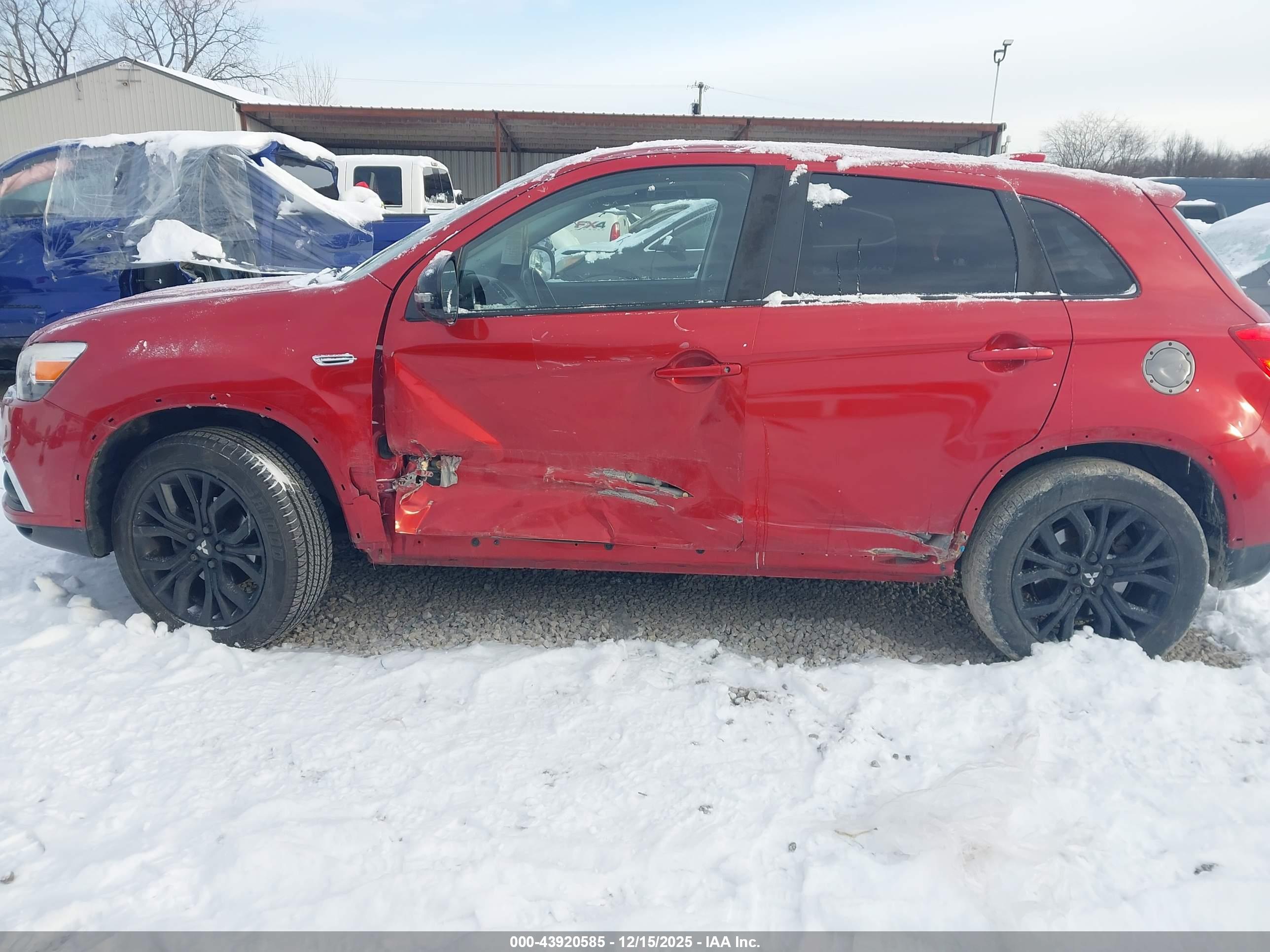 MITSUBISHI OUTLANDER image 6
