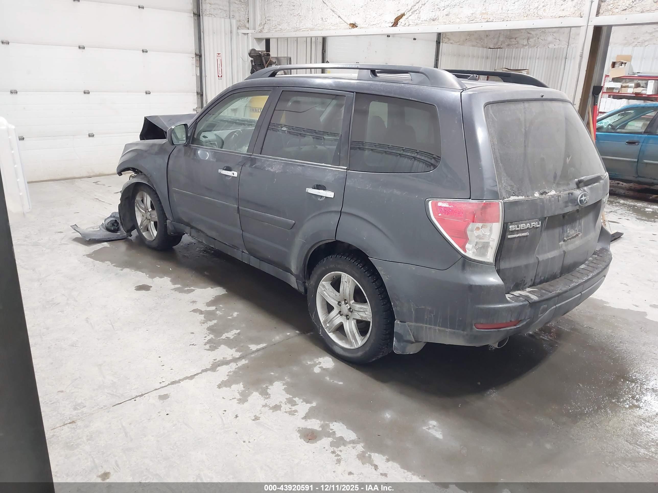 SUBARU FORESTER image 3