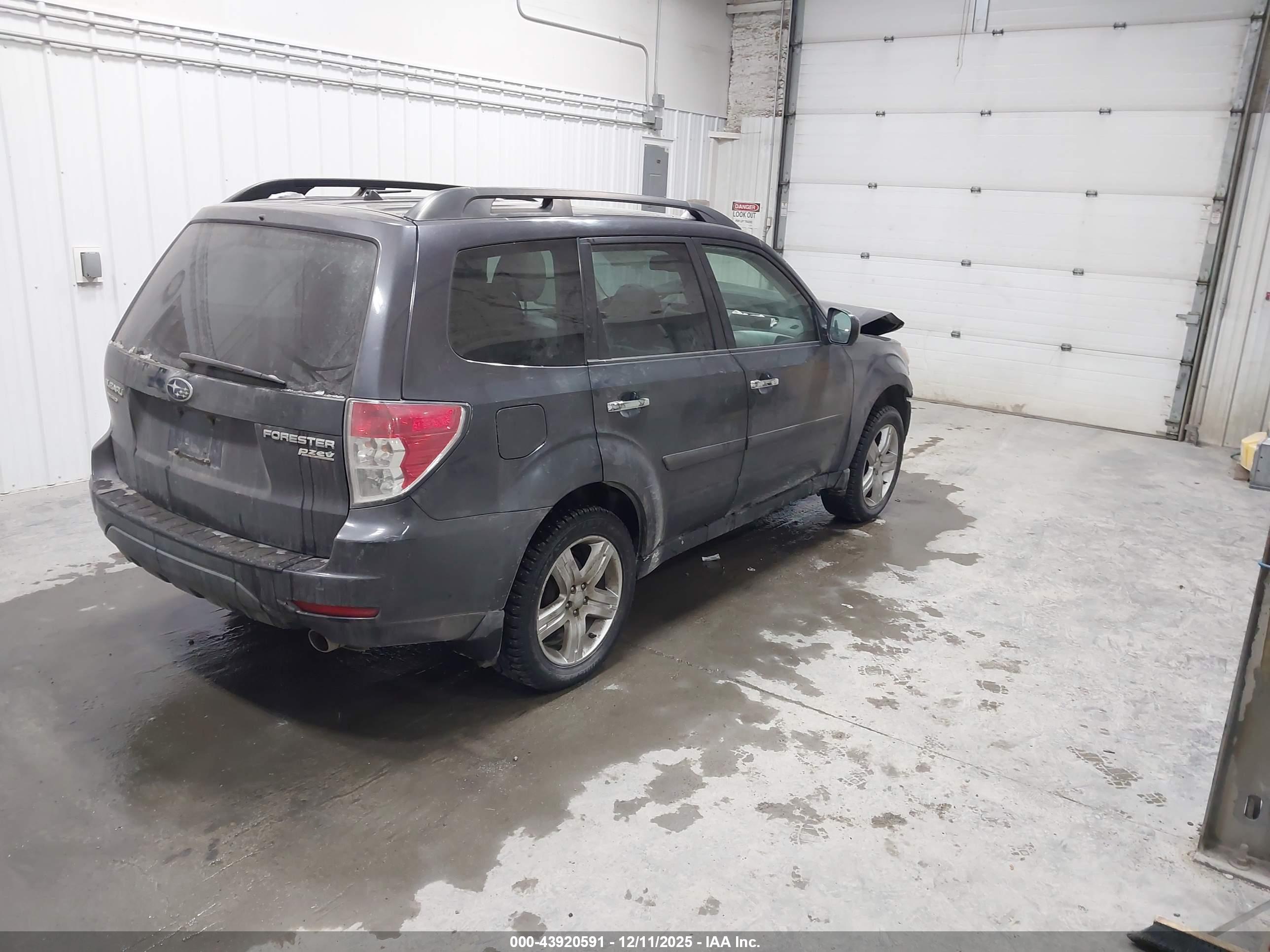 SUBARU FORESTER image 4
