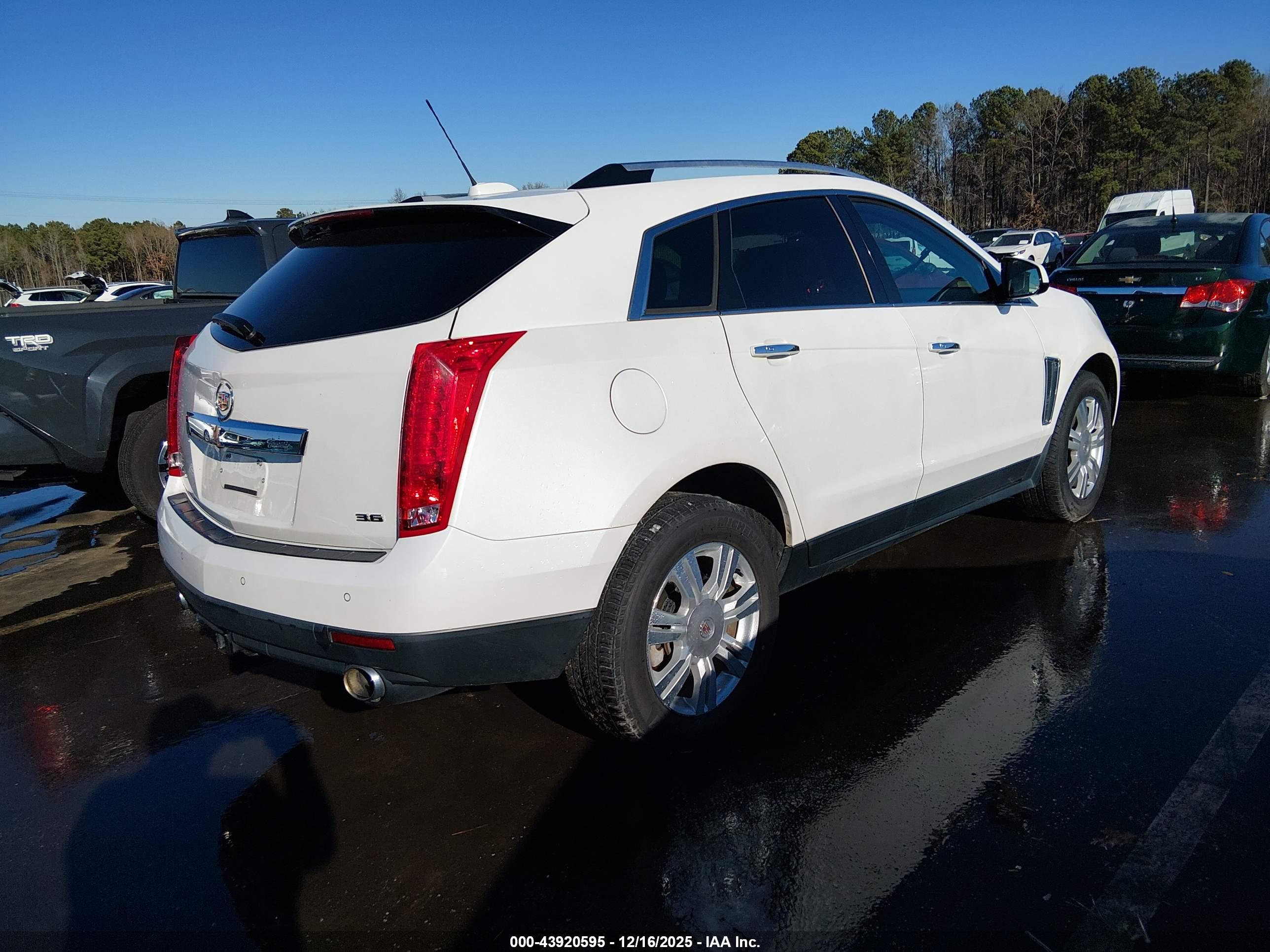 CADILLAC SRX image 4