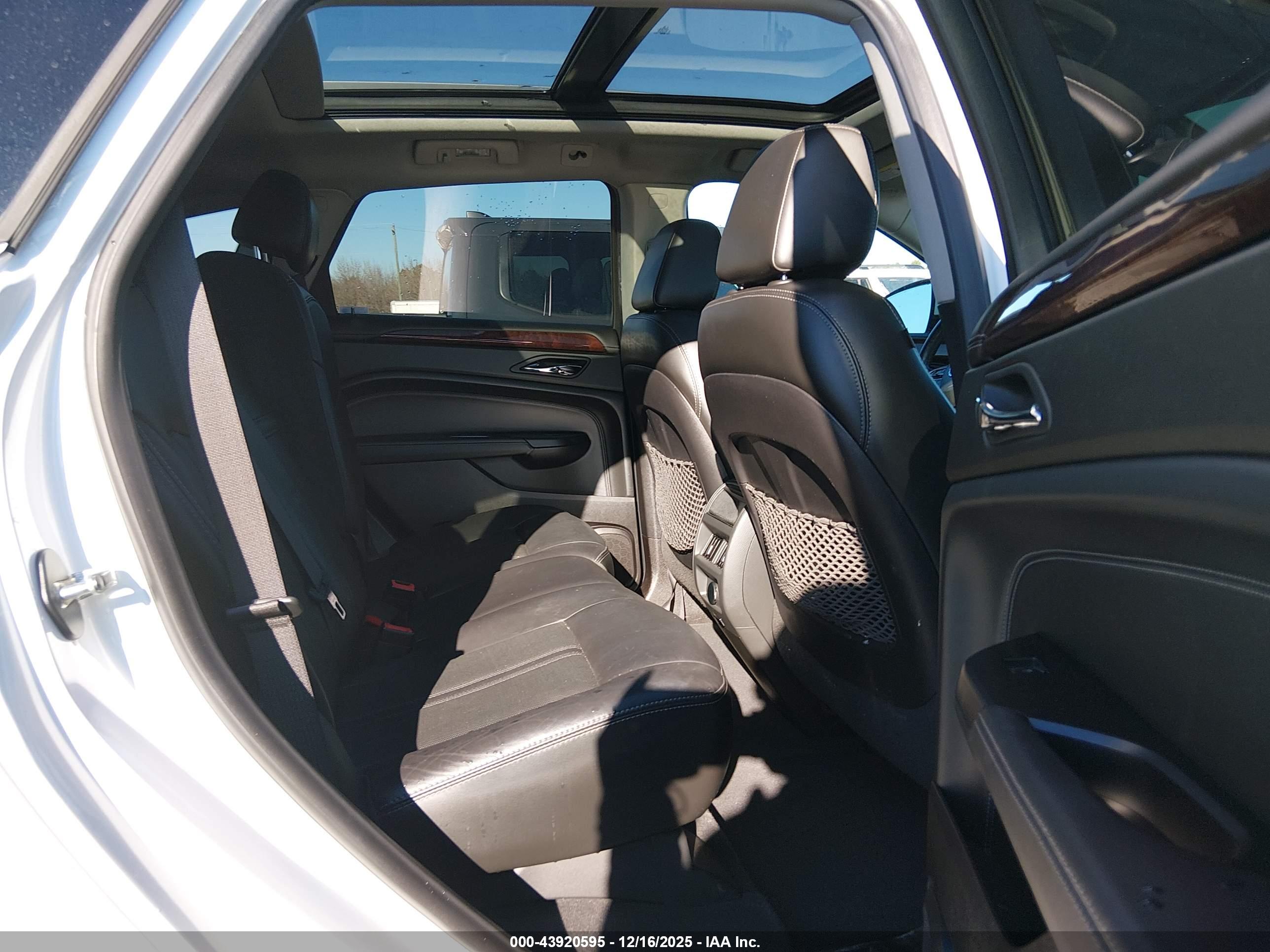 CADILLAC SRX image 8