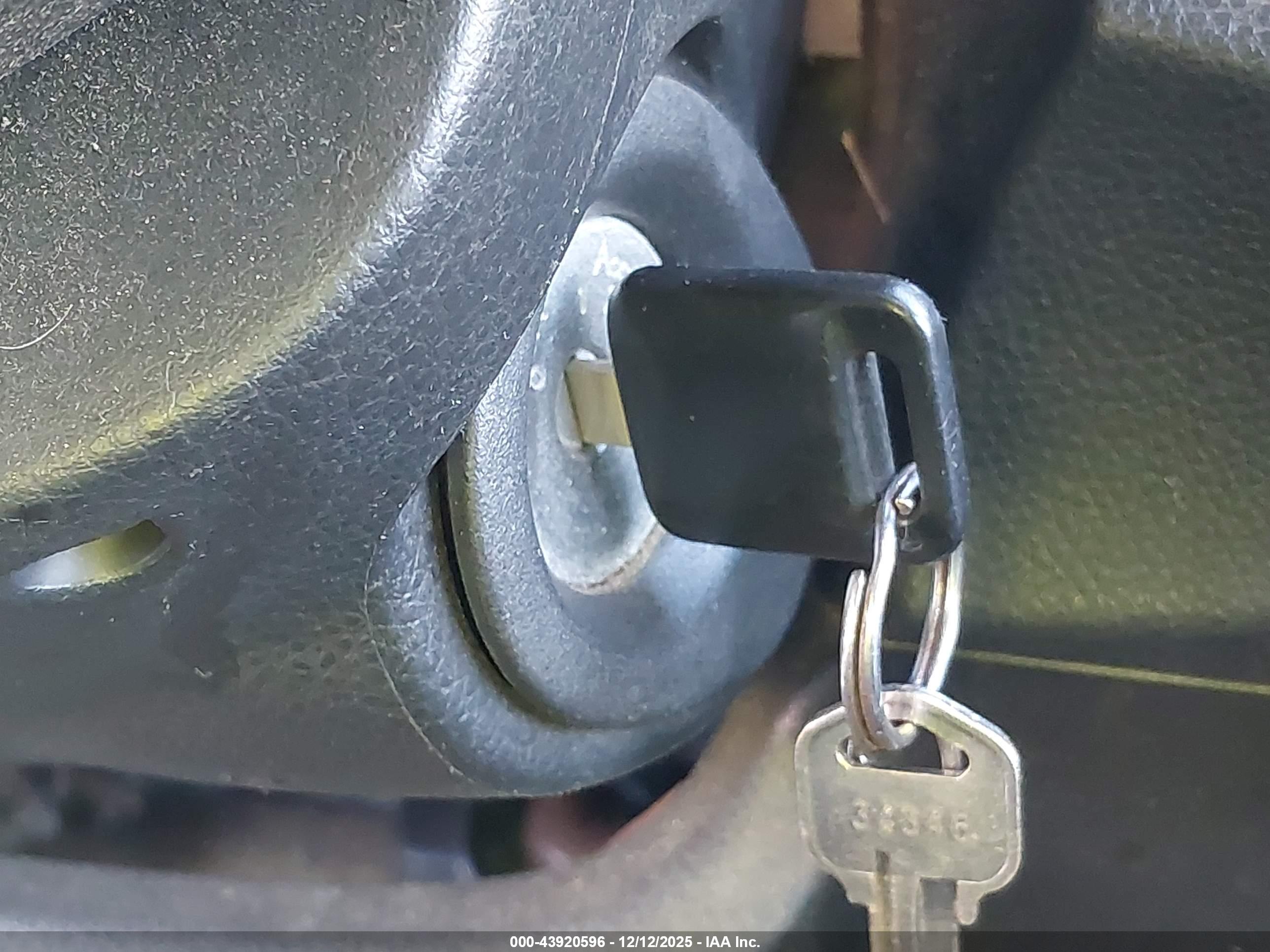 NISSAN VERSA image 11