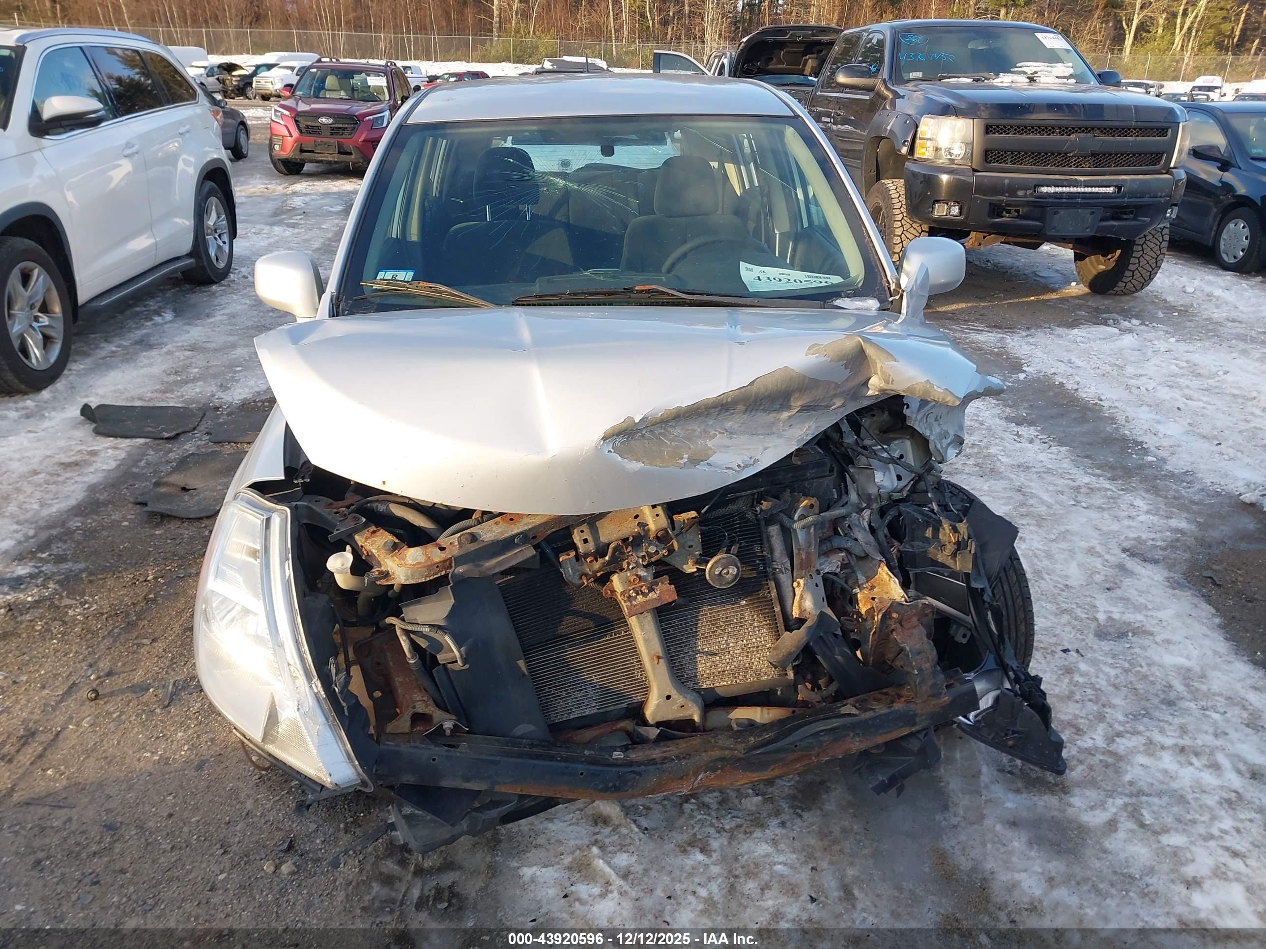 NISSAN VERSA image 6