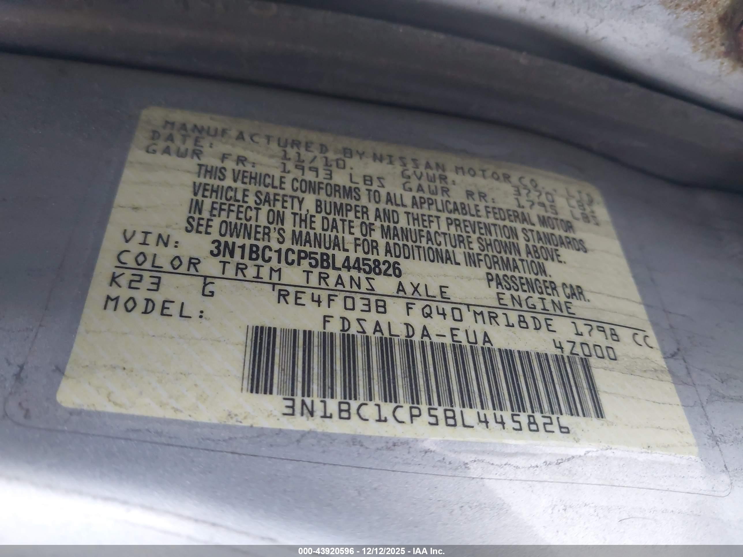 NISSAN VERSA image 9