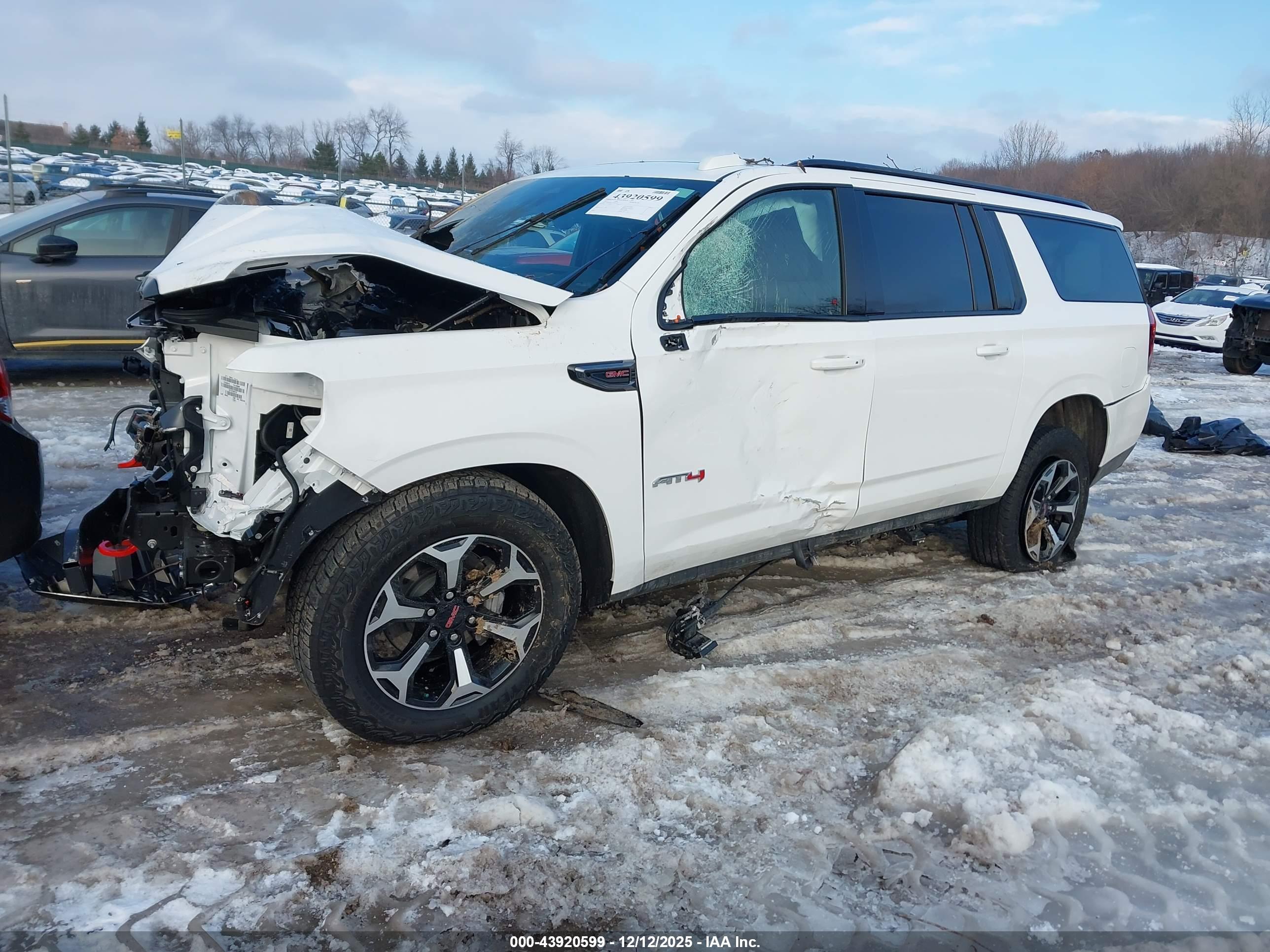 GMC YUKON image 2