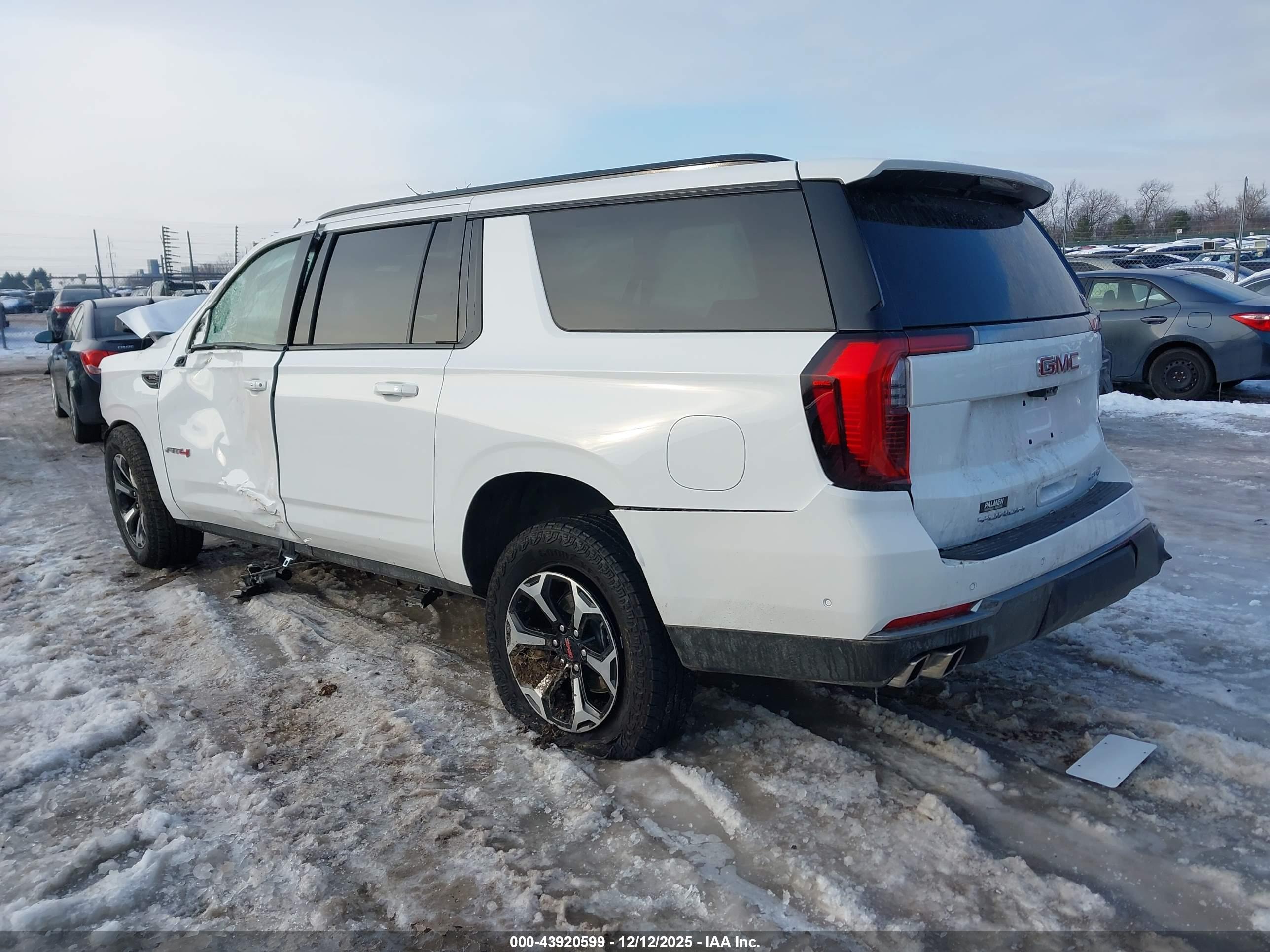 GMC YUKON image 3