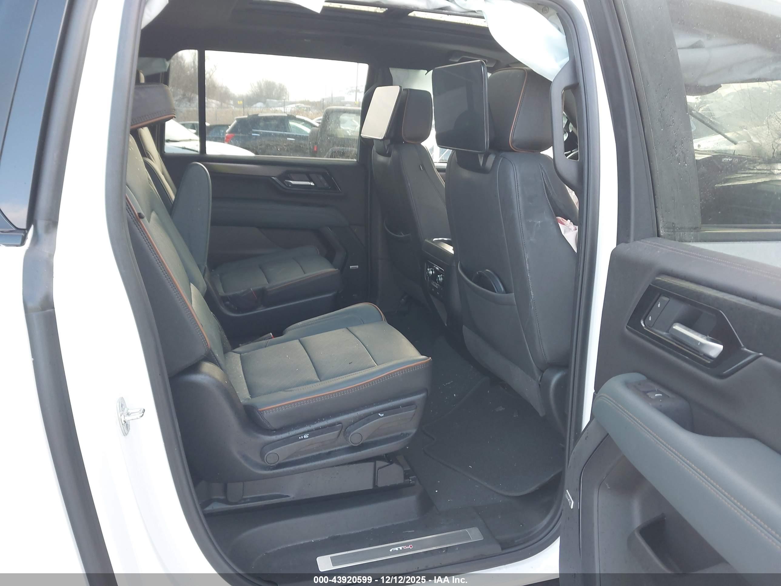 GMC YUKON image 8
