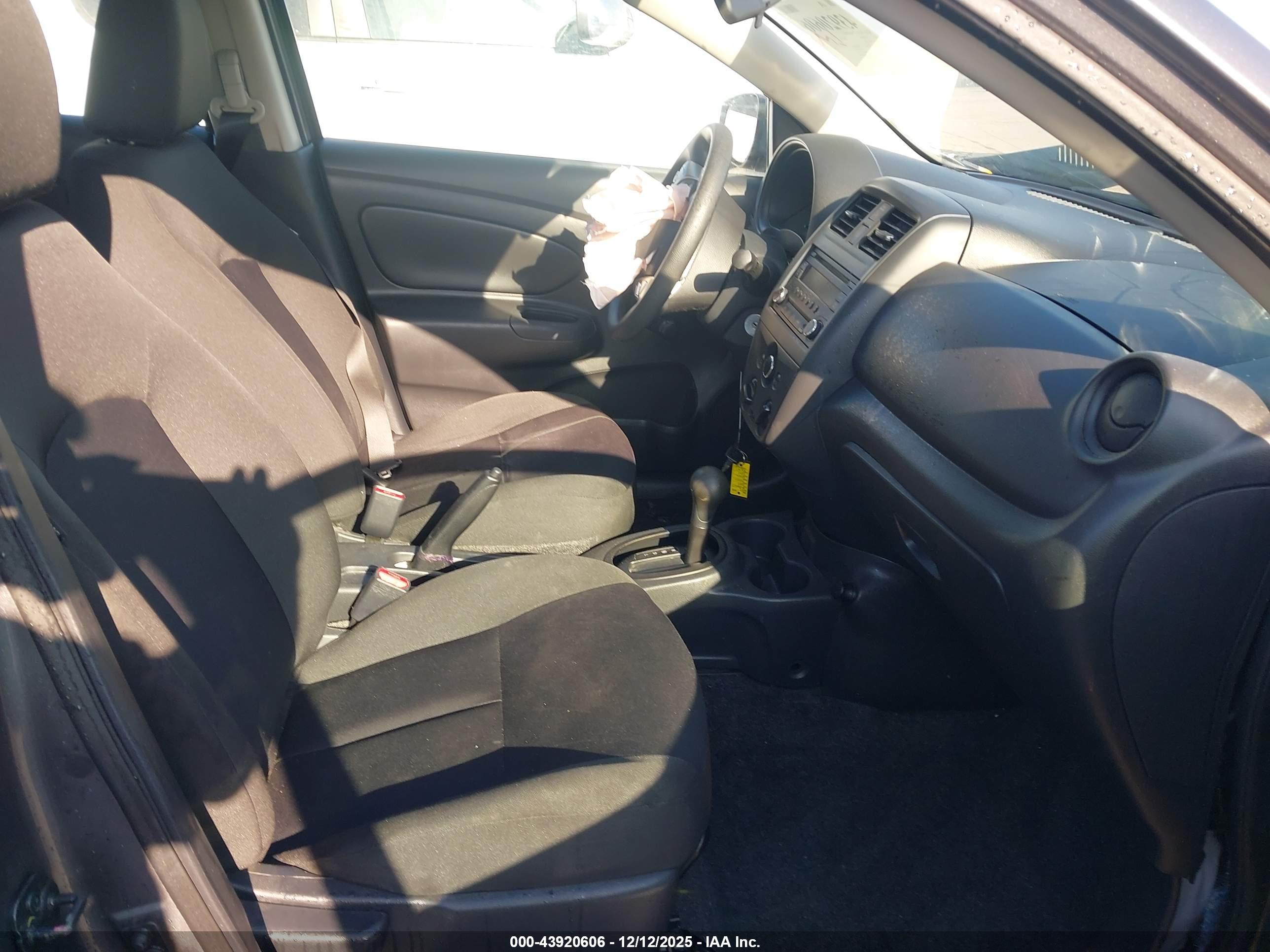 NISSAN VERSA image 5