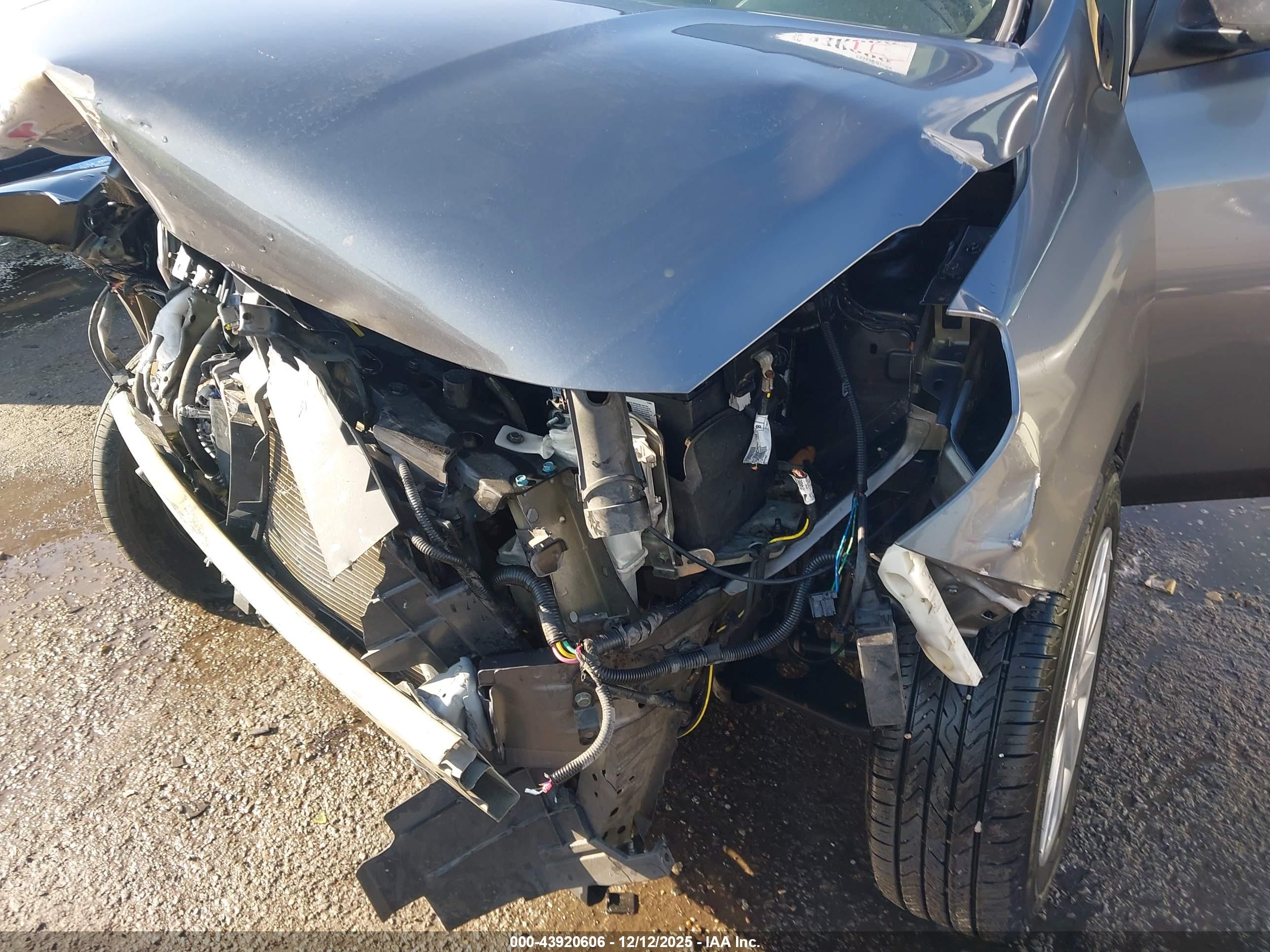 NISSAN VERSA image 6