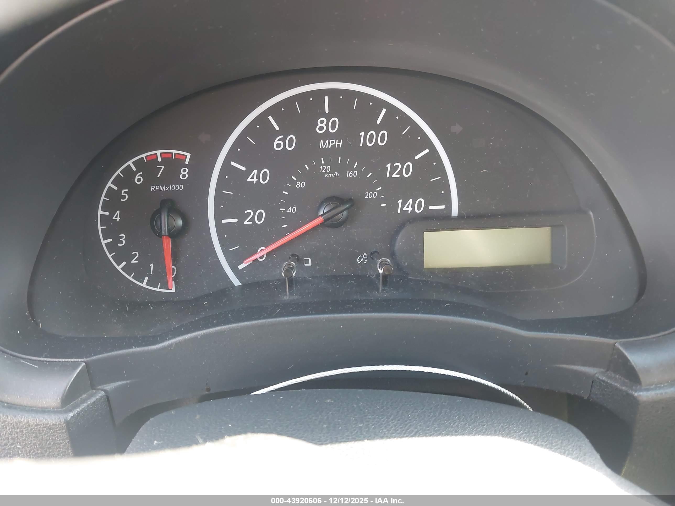 NISSAN VERSA image 7