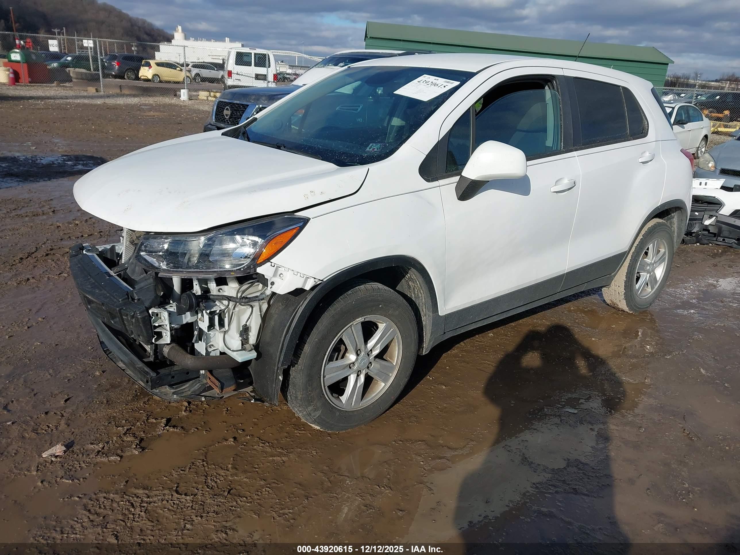 CHEVROLET TRAX image 2