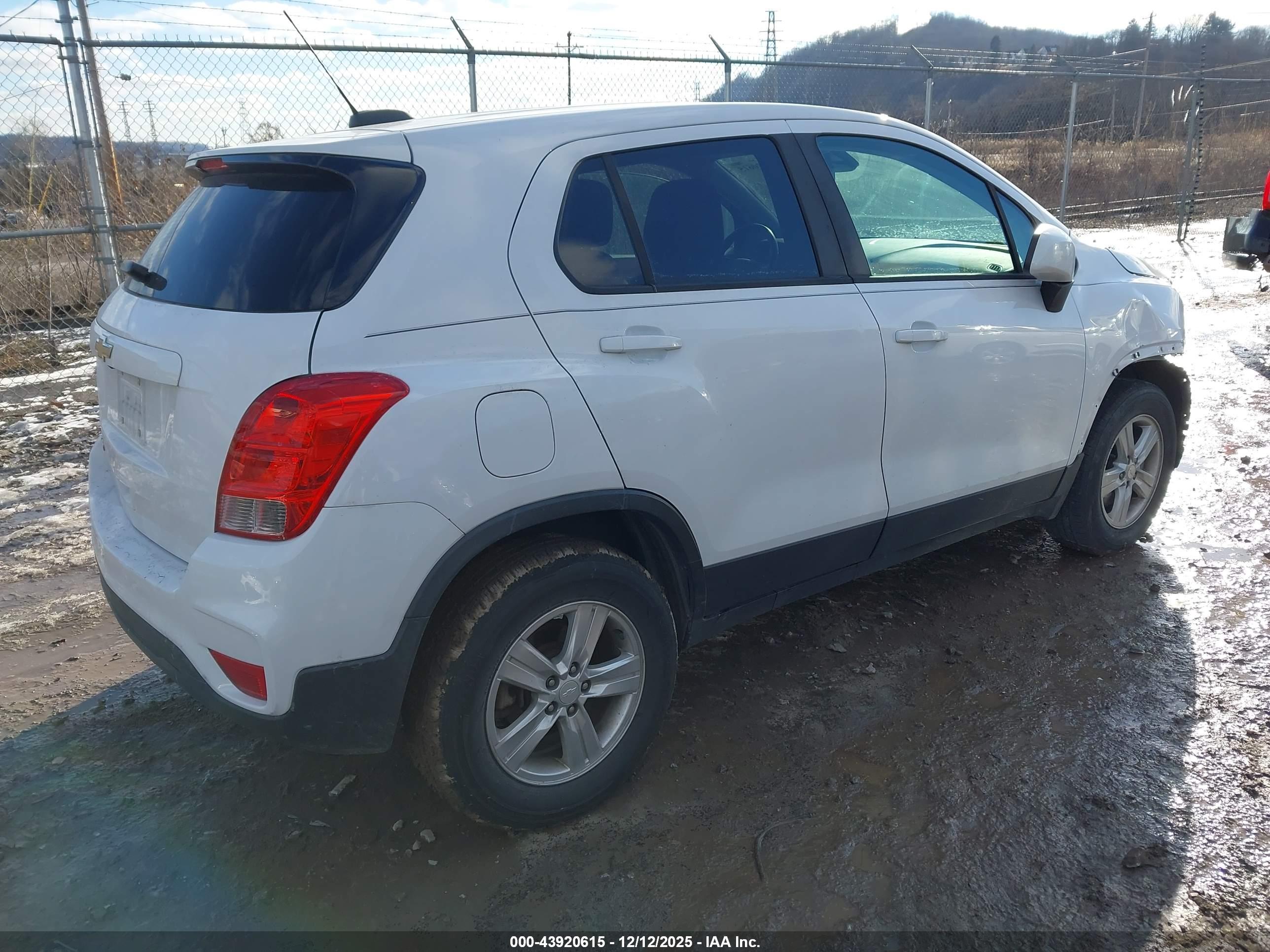 CHEVROLET TRAX image 4