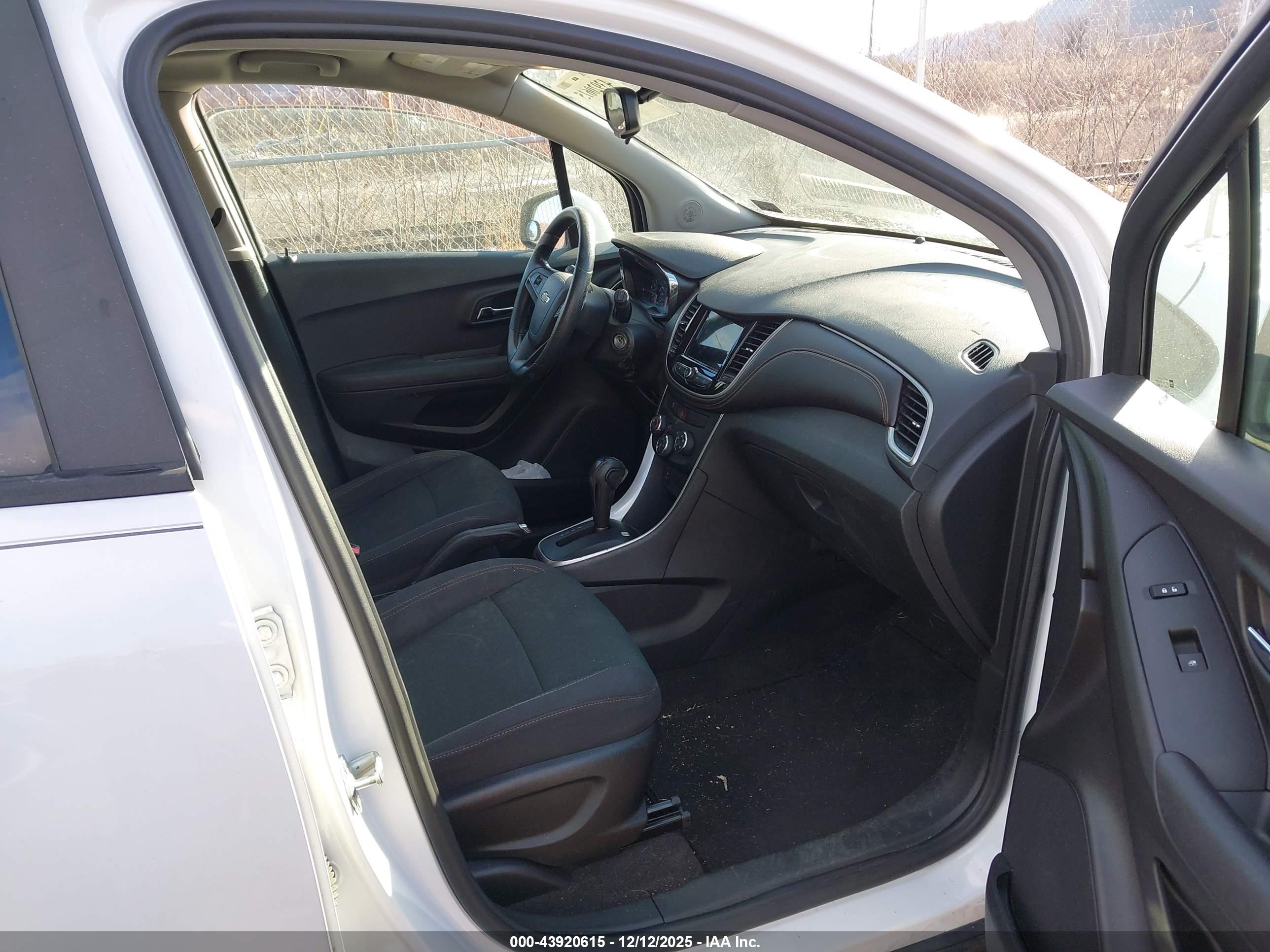 CHEVROLET TRAX image 5