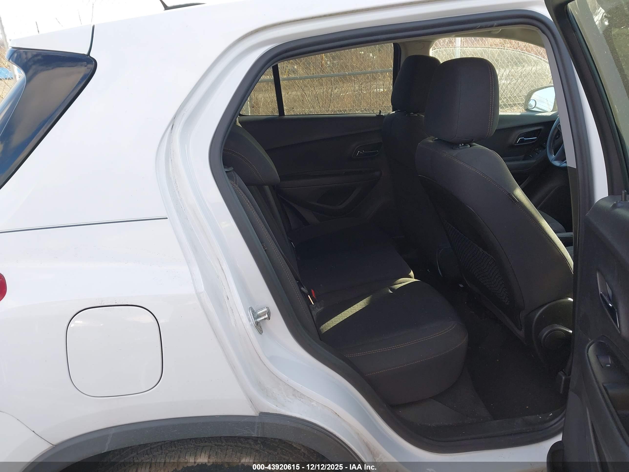 CHEVROLET TRAX image 8