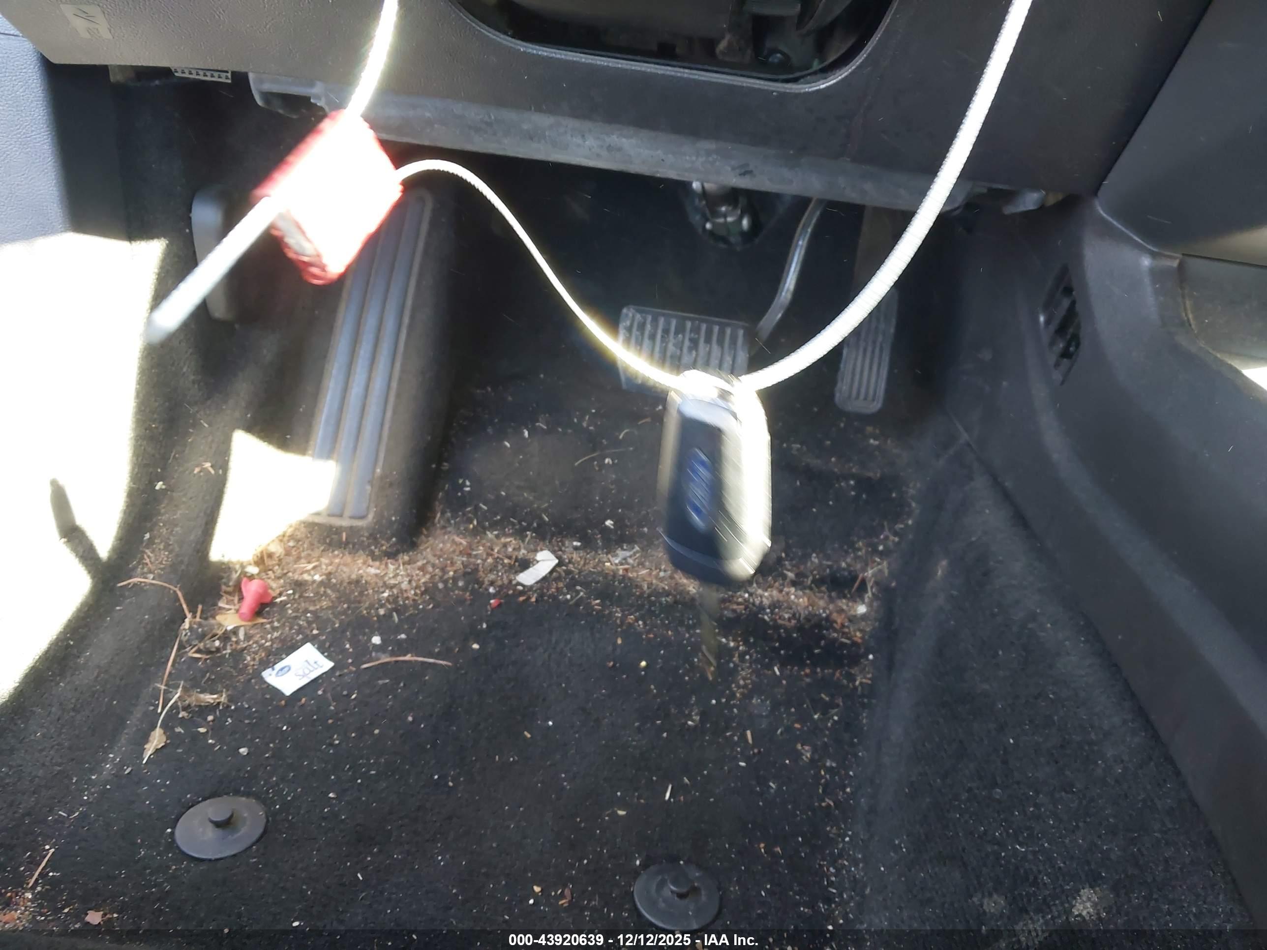 FORD FUSION image 11
