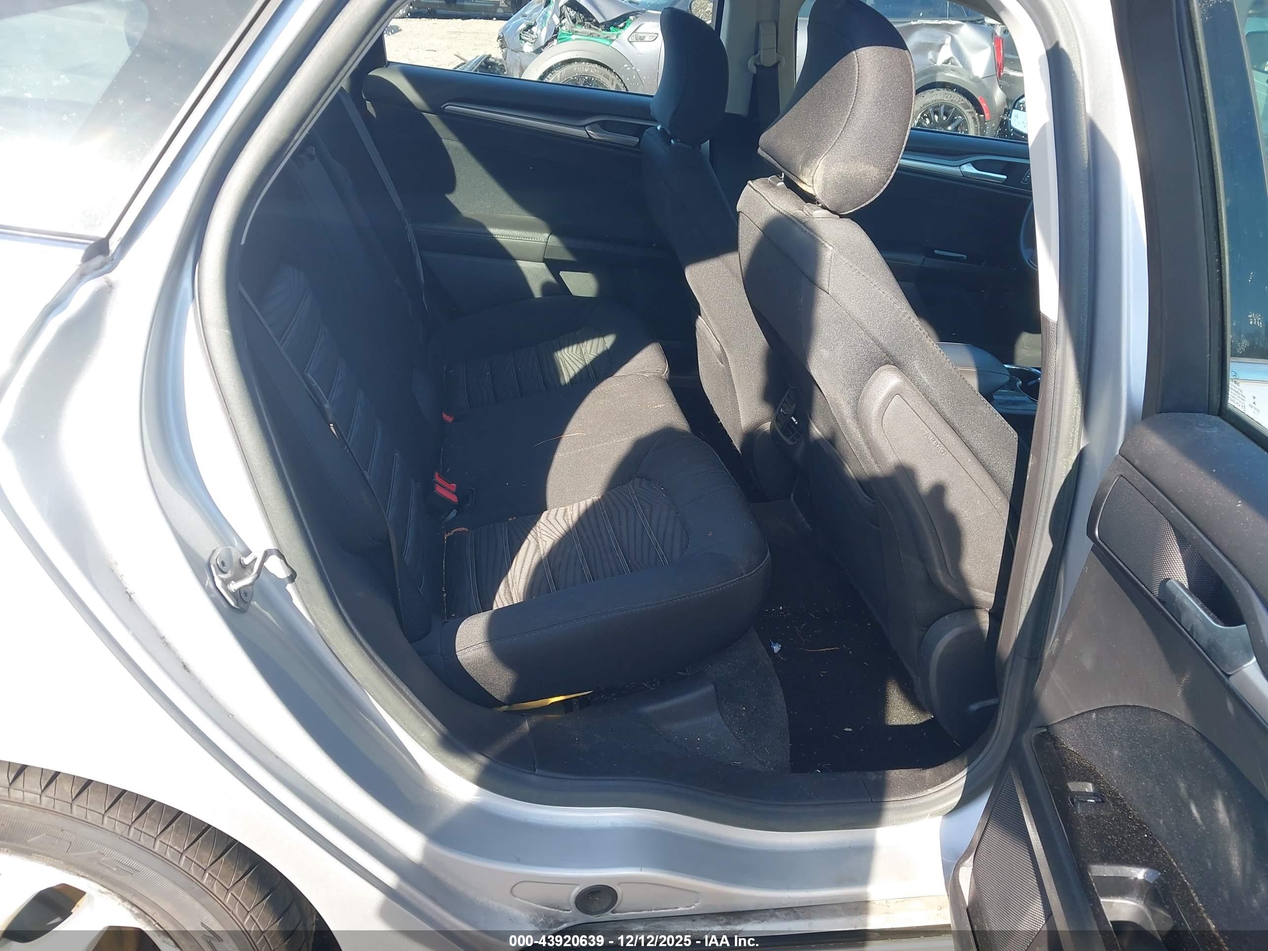FORD FUSION image 8