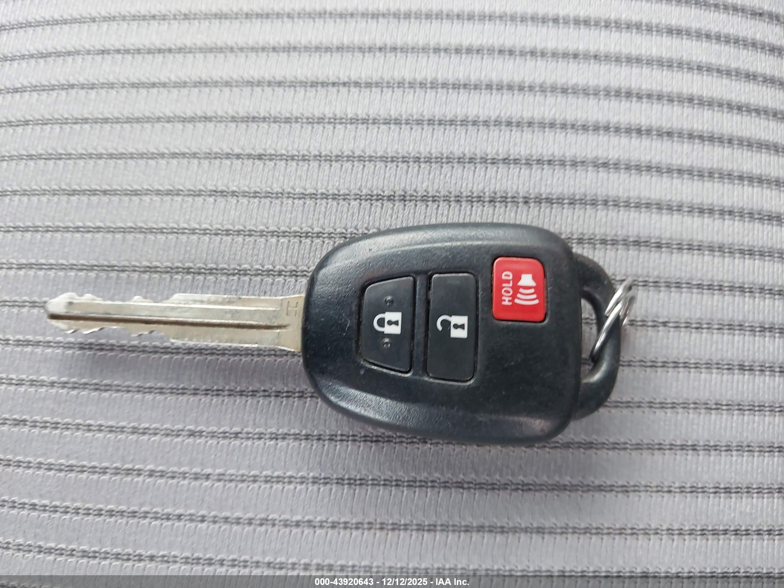 TOYOTA RAV4 image 11