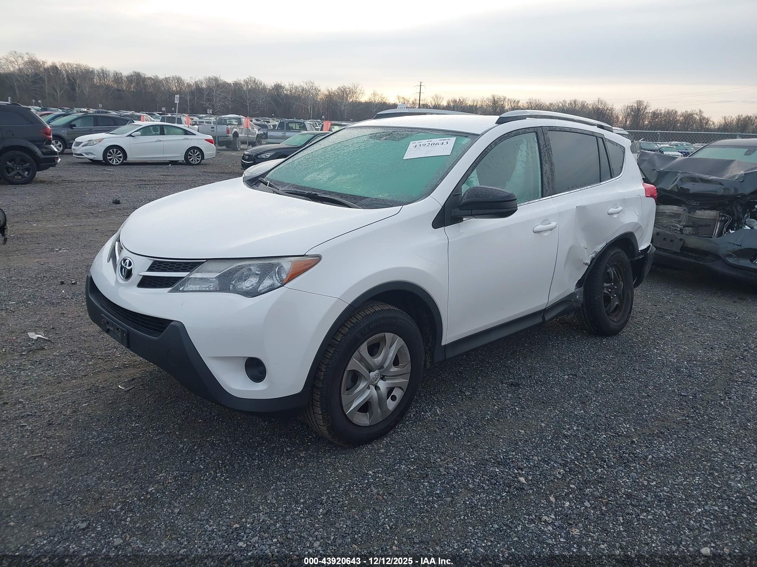 TOYOTA RAV4 image 2