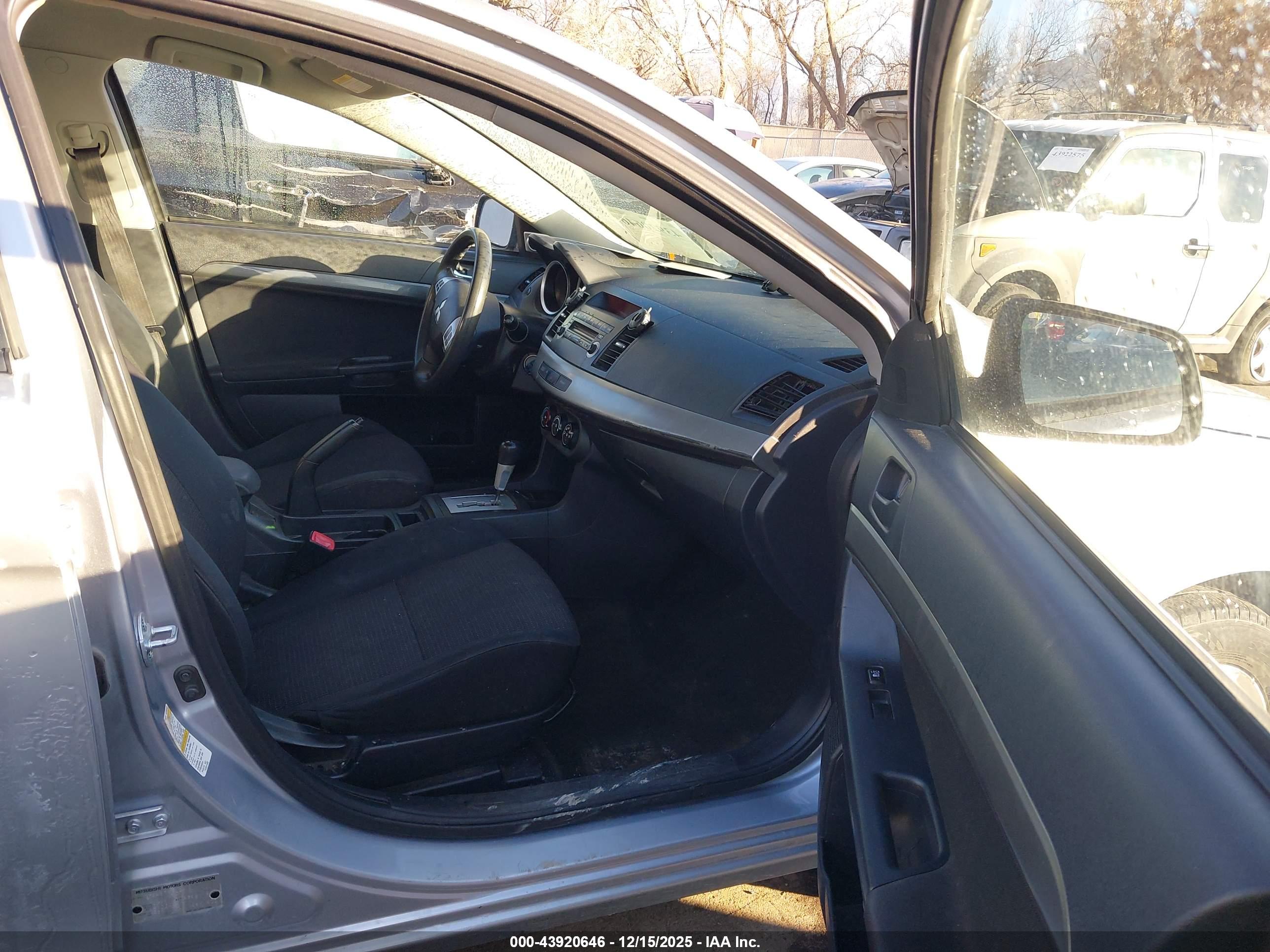 MITSUBISHI LANCER image 5