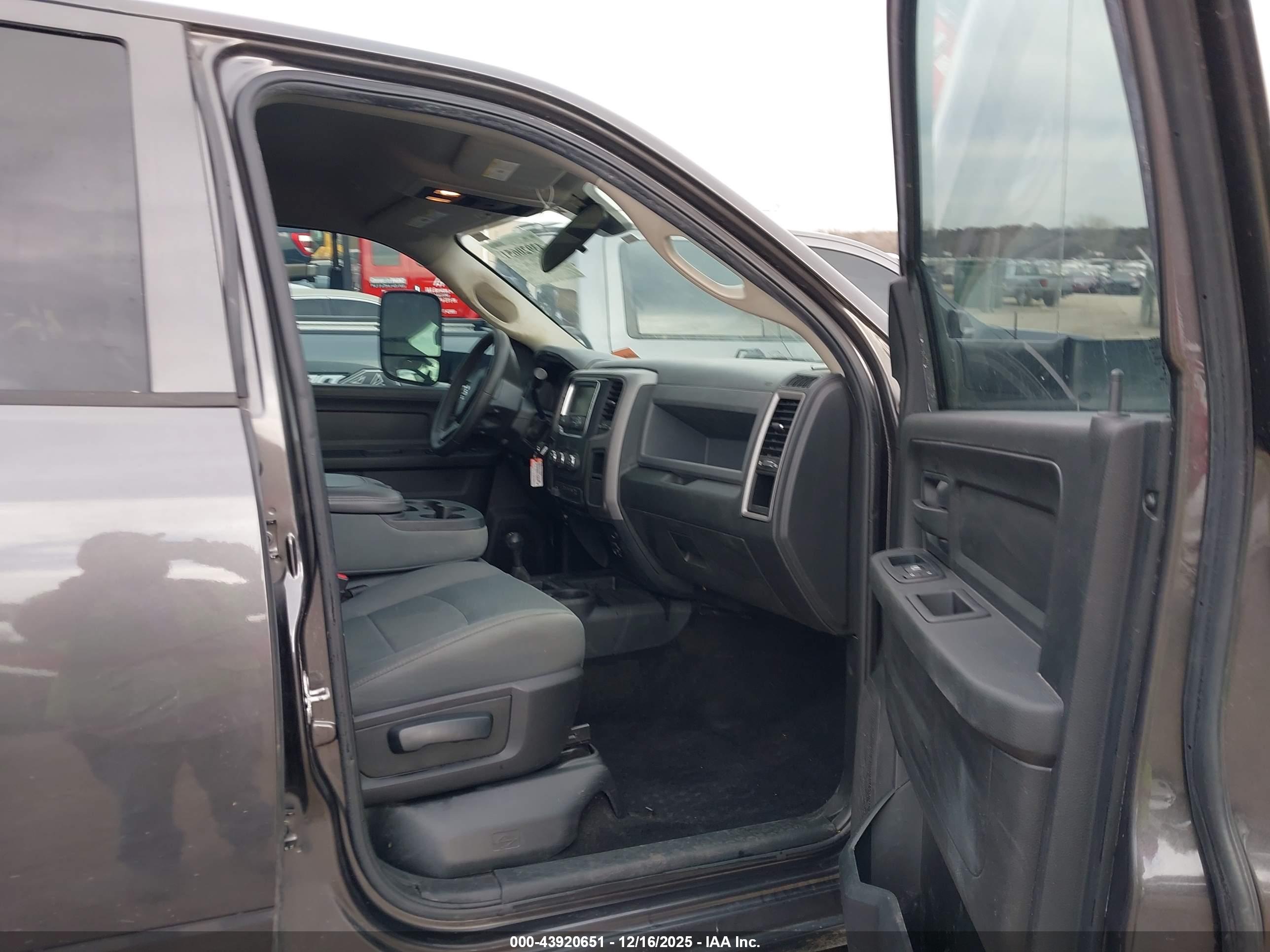 RAM 3500 image 8
