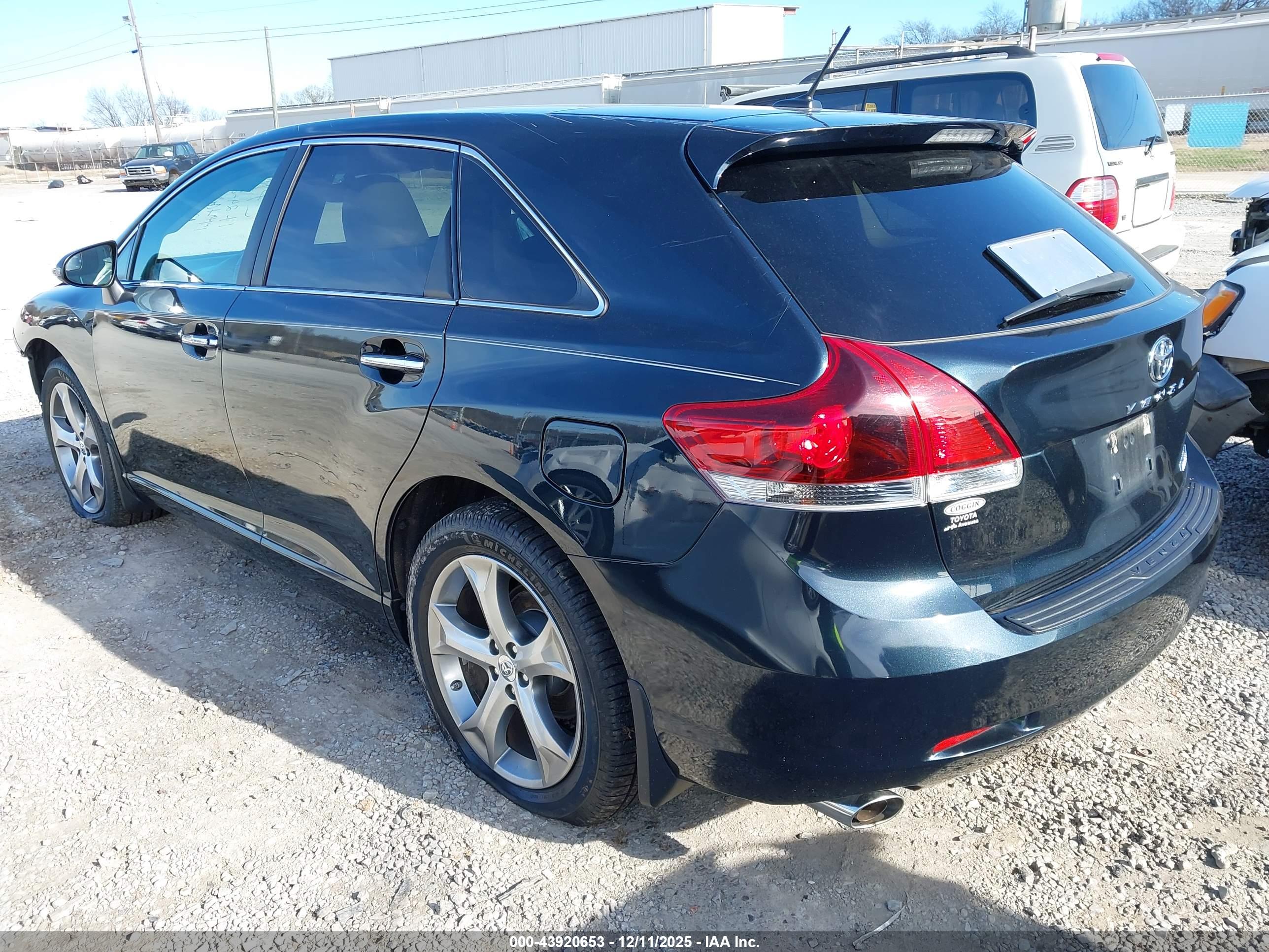 TOYOTA VENZA image 3
