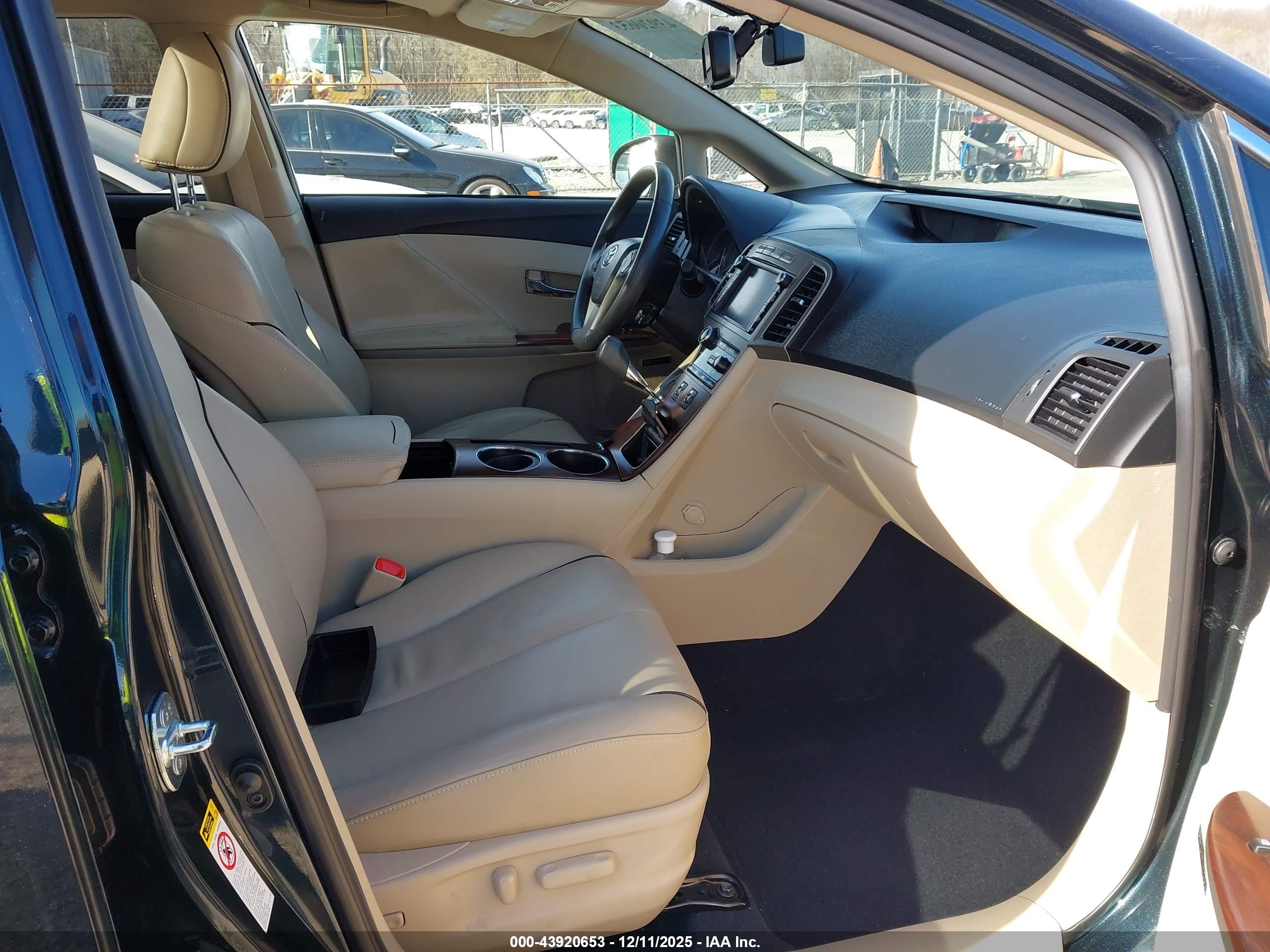 TOYOTA VENZA image 5