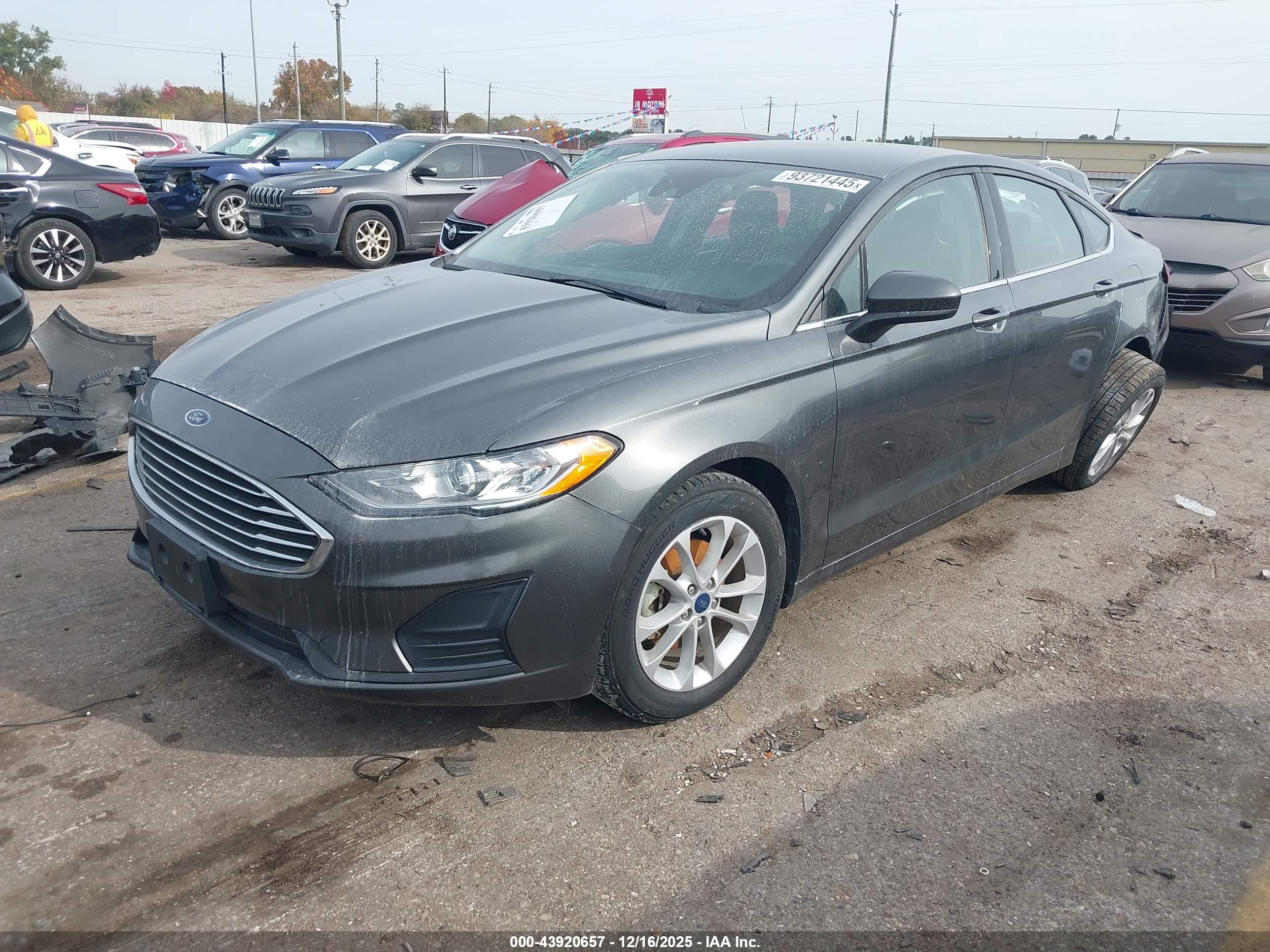 FORD FUSION image 2