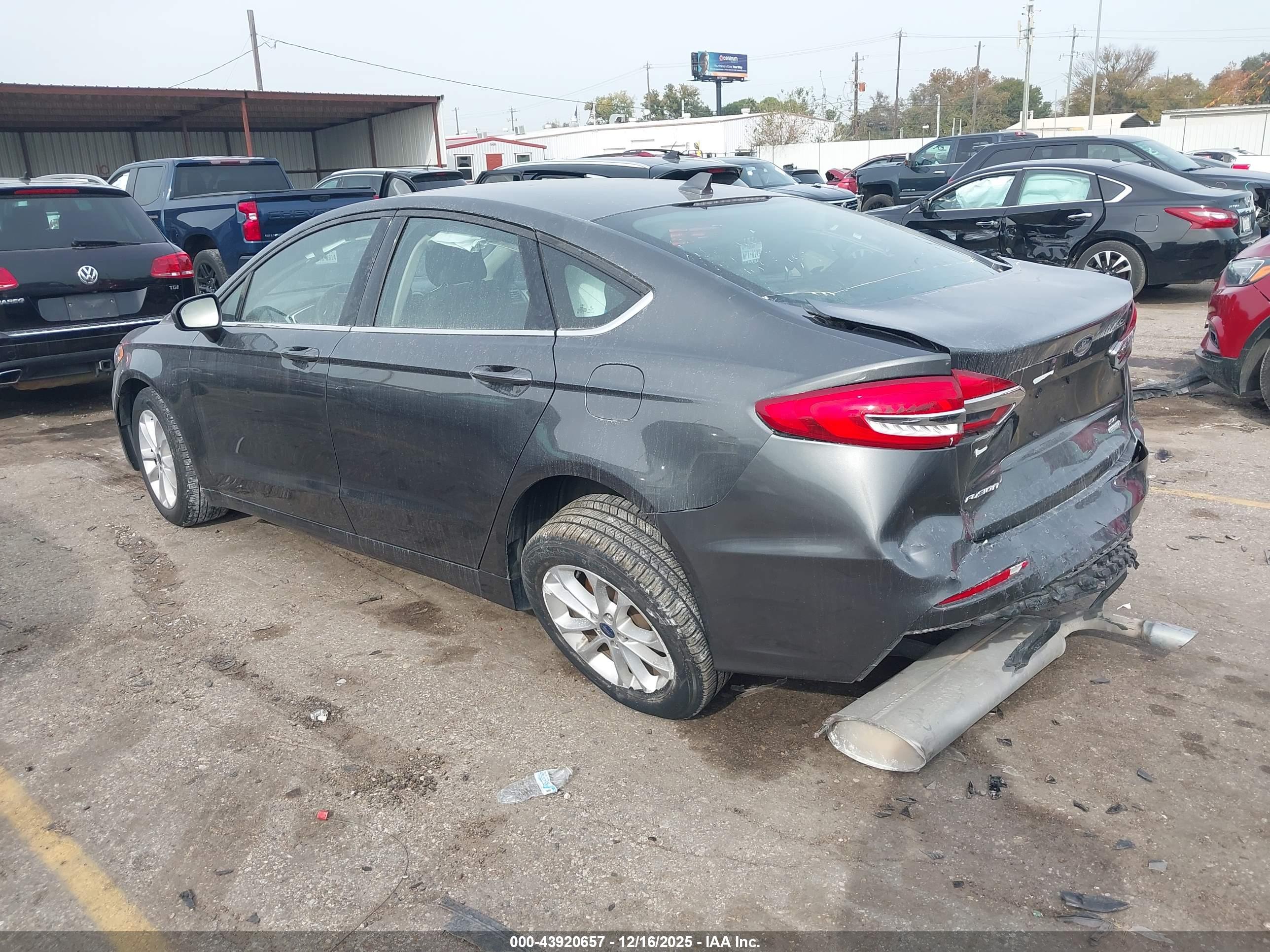 FORD FUSION image 3
