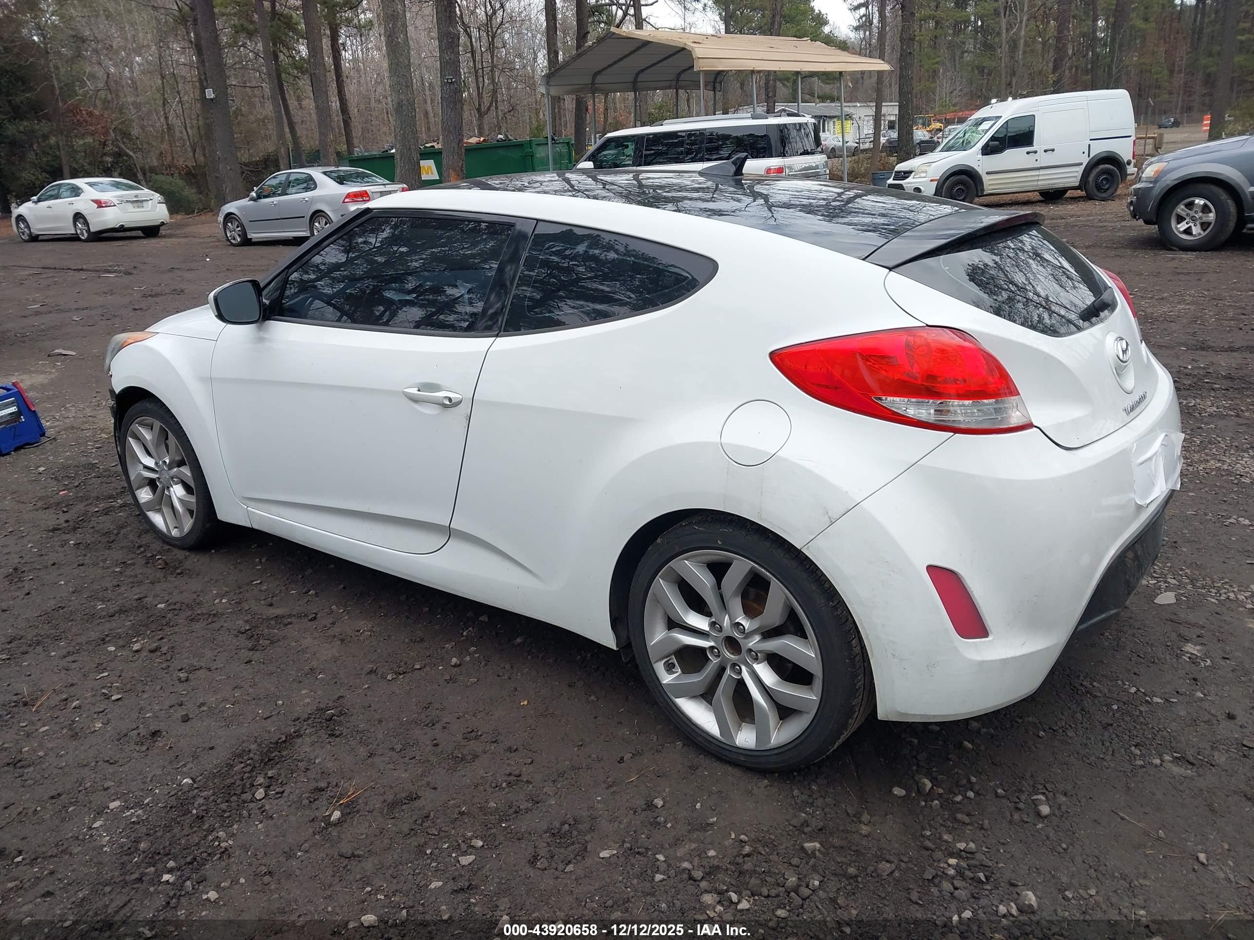 HYUNDAI VELOSTER image 3