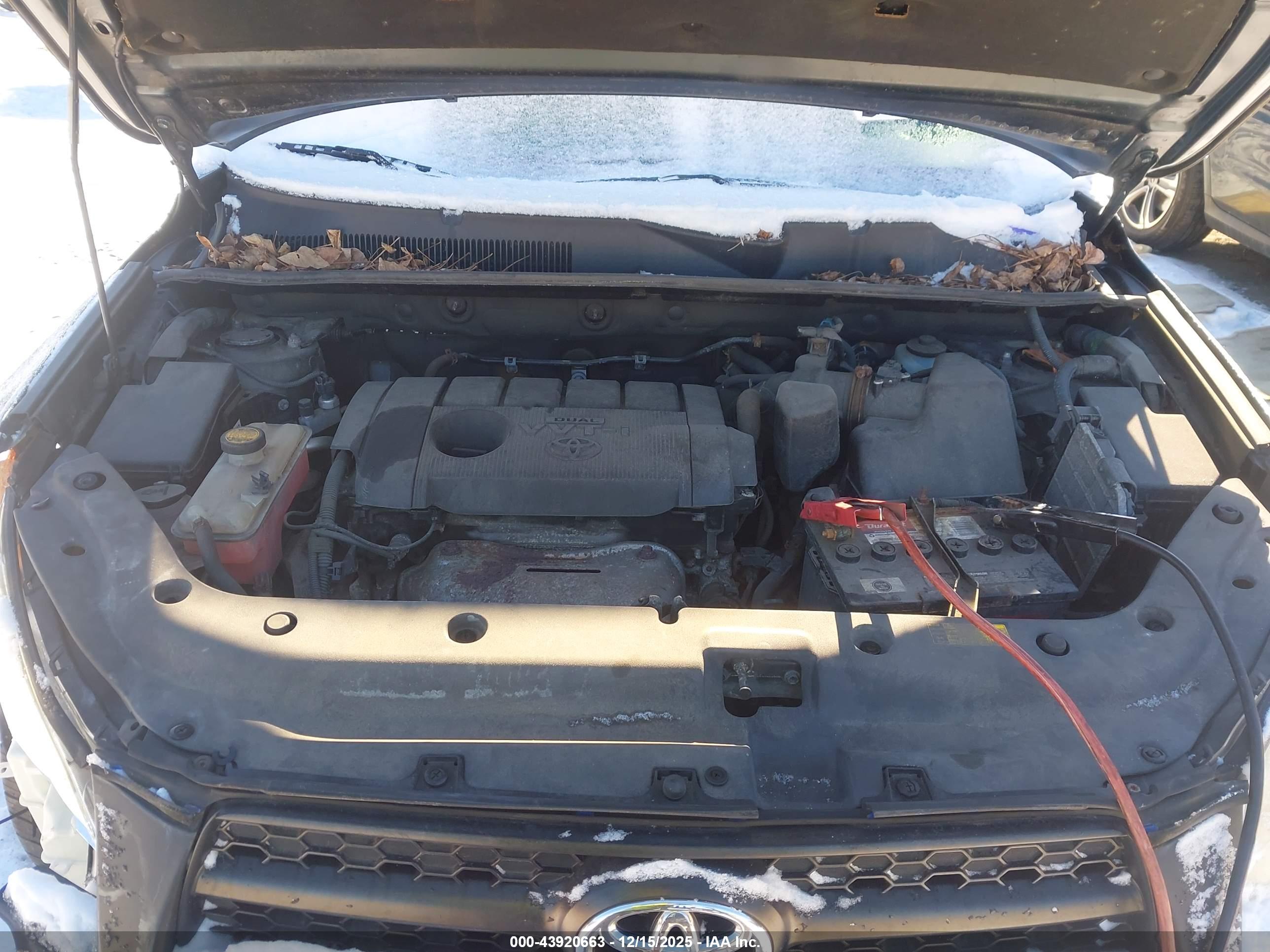 TOYOTA RAV4 image 10