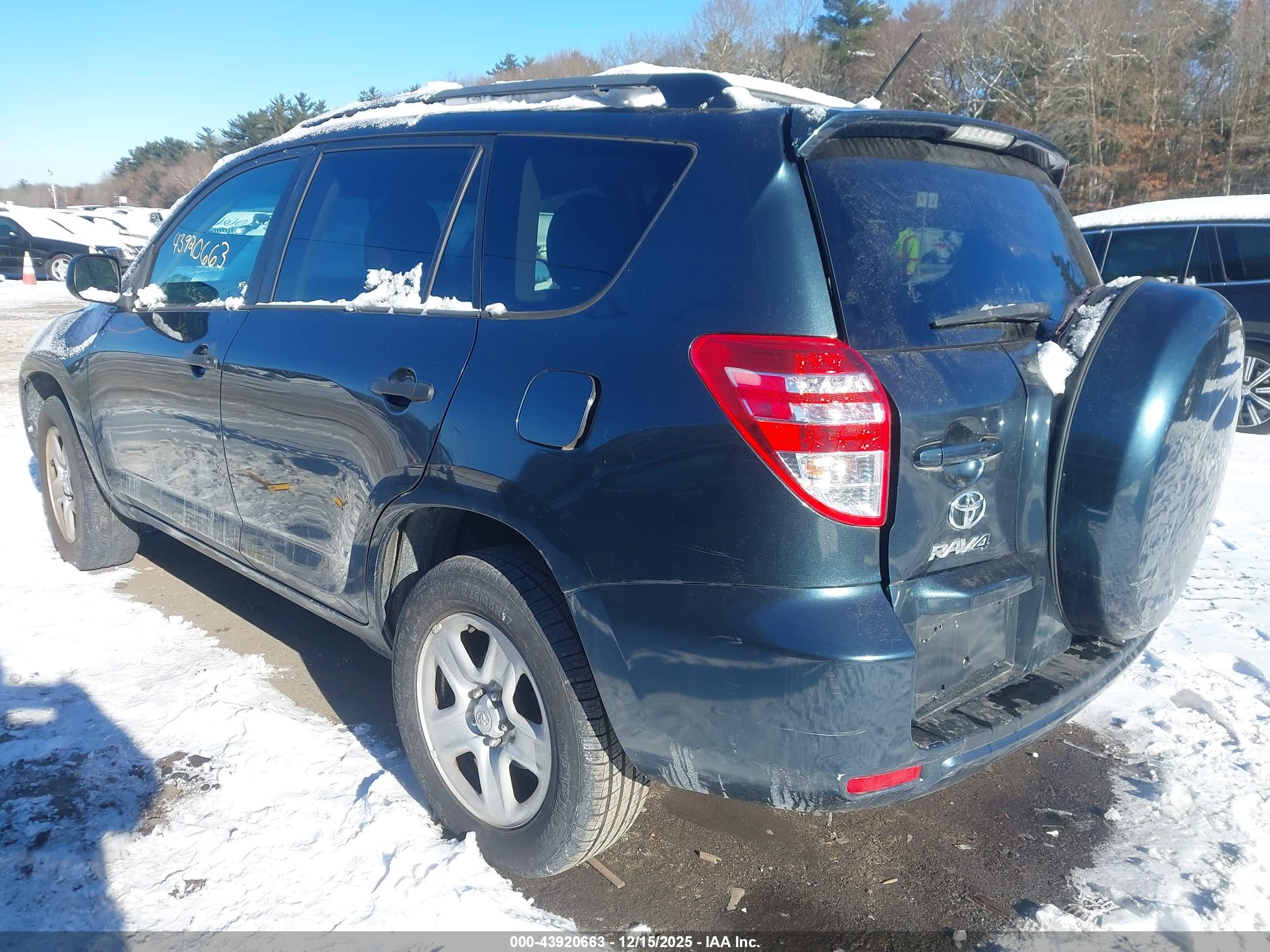 TOYOTA RAV4 image 3