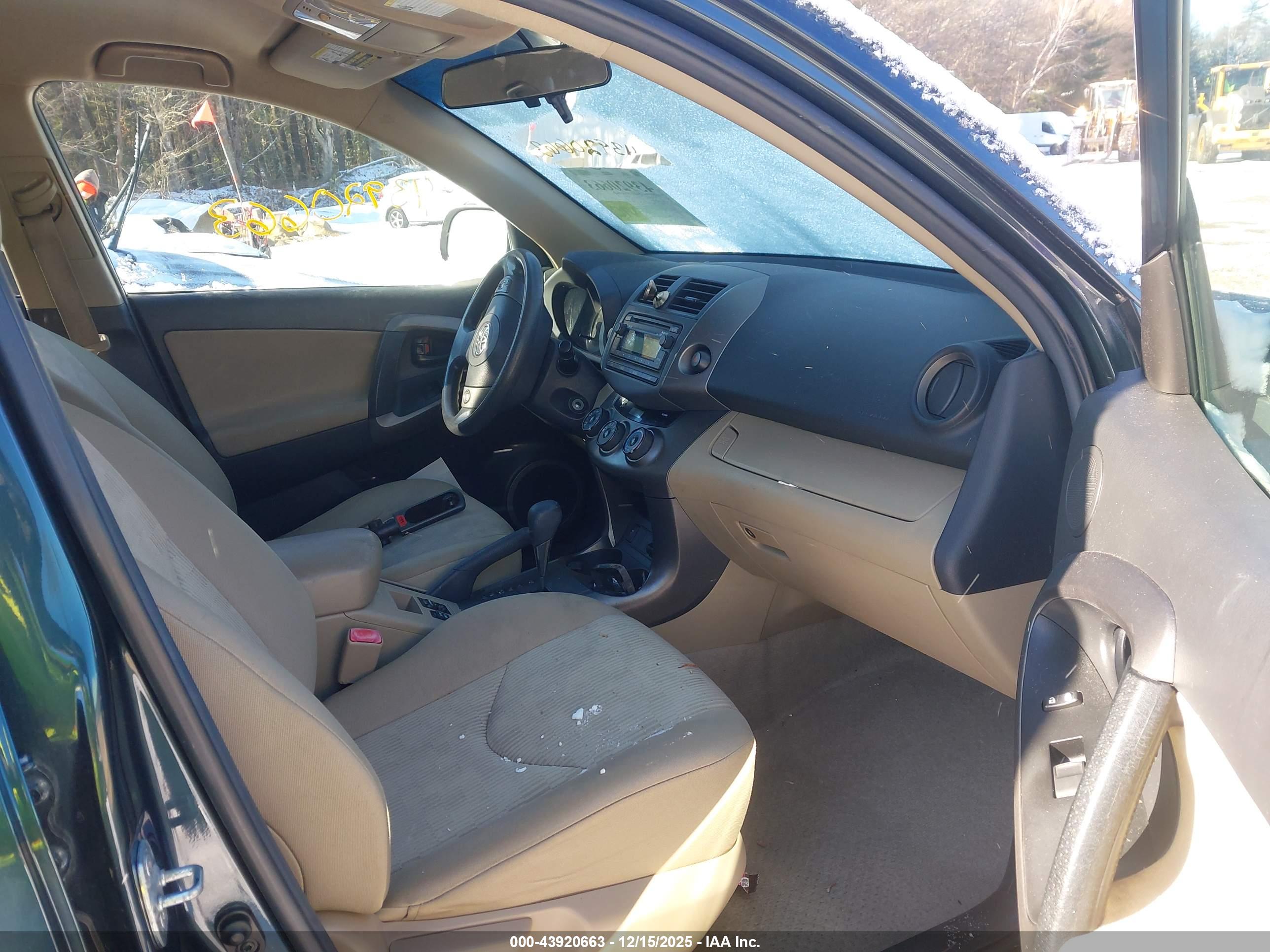 TOYOTA RAV4 image 5
