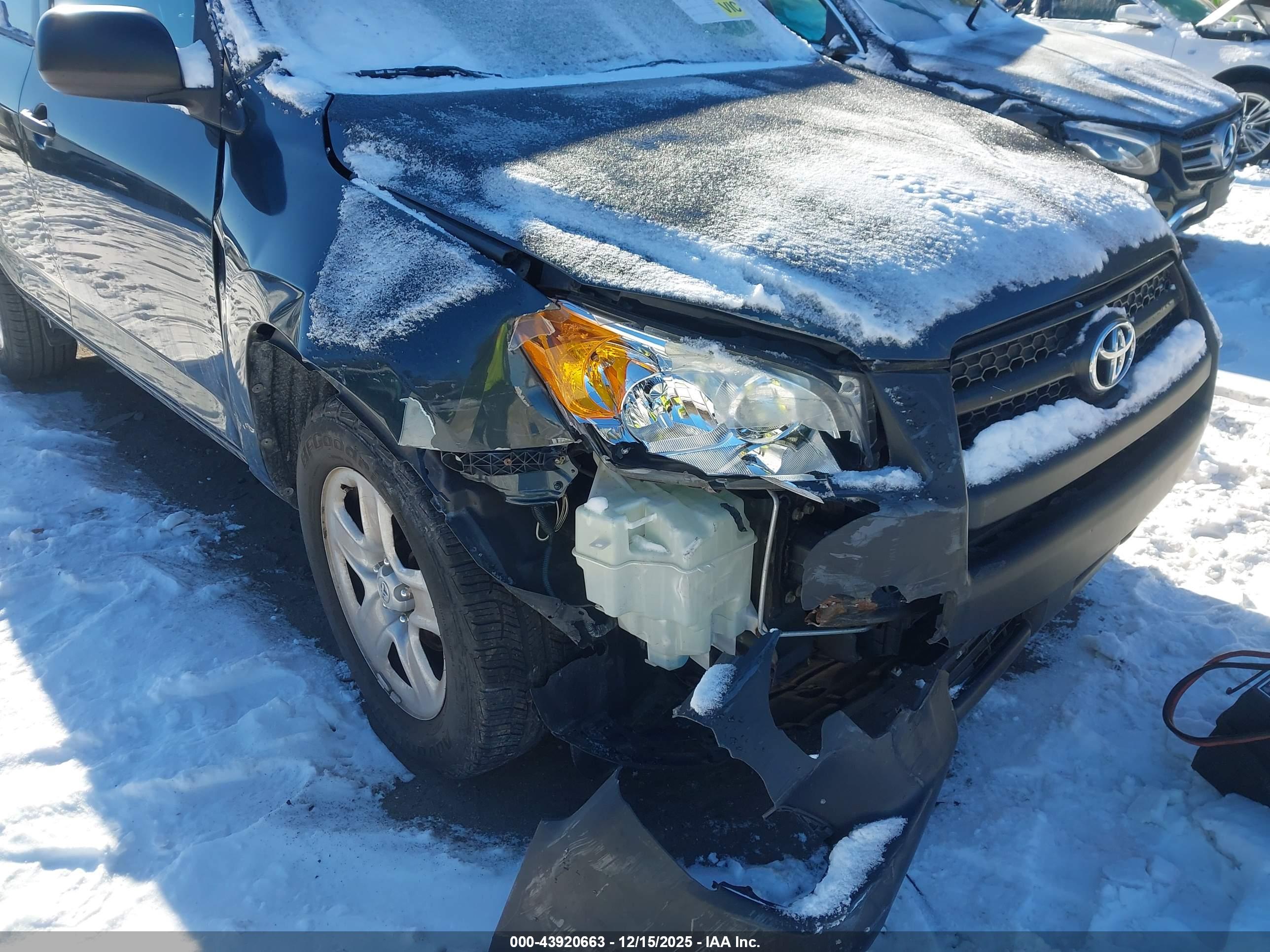 TOYOTA RAV4 image 6