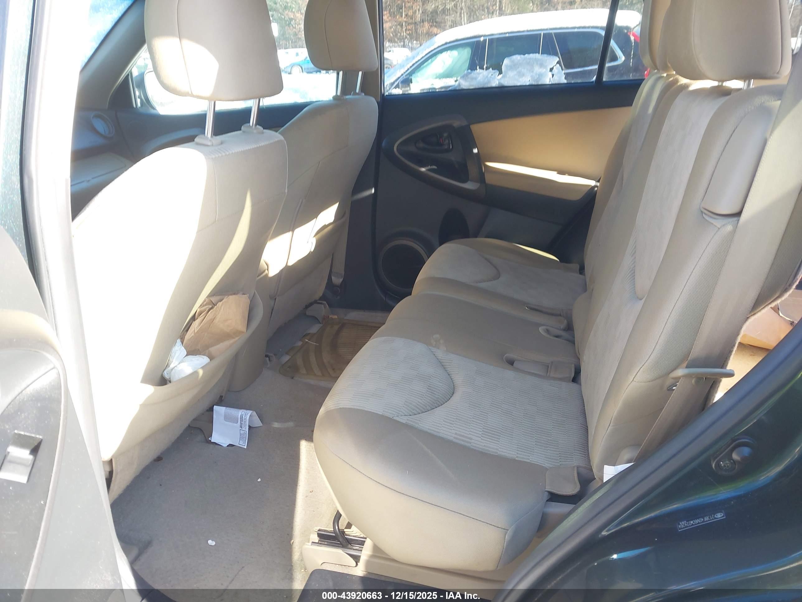 TOYOTA RAV4 image 8