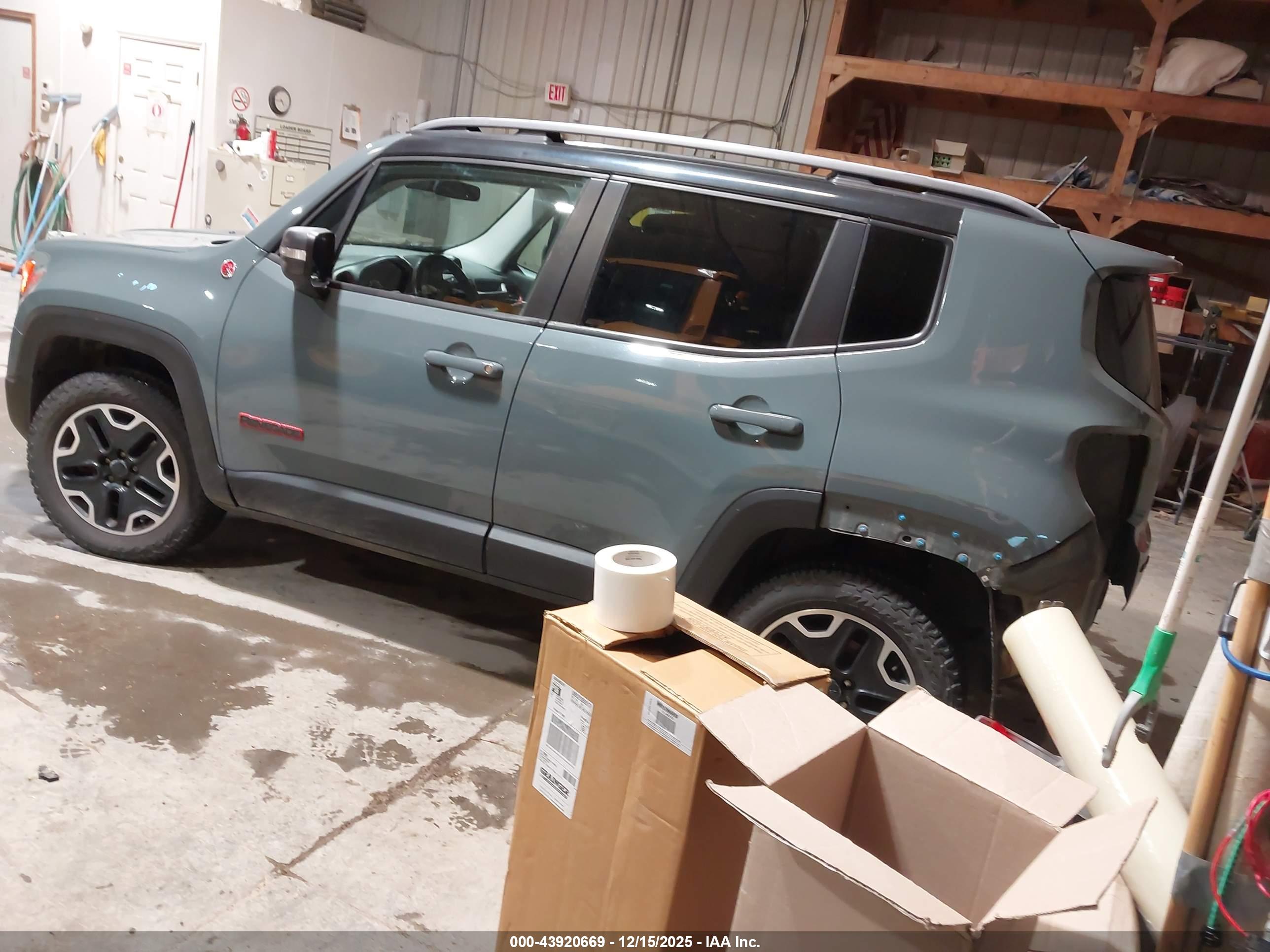 JEEP RENEGADE image 3
