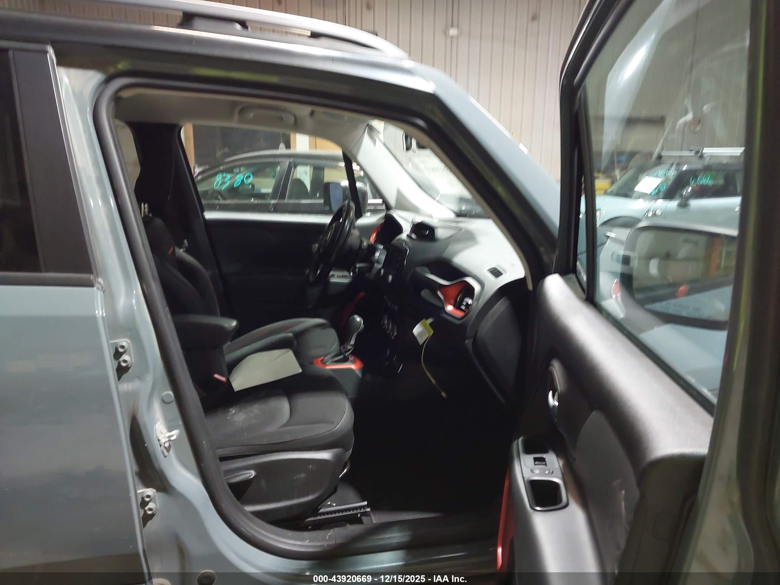 JEEP RENEGADE image 5