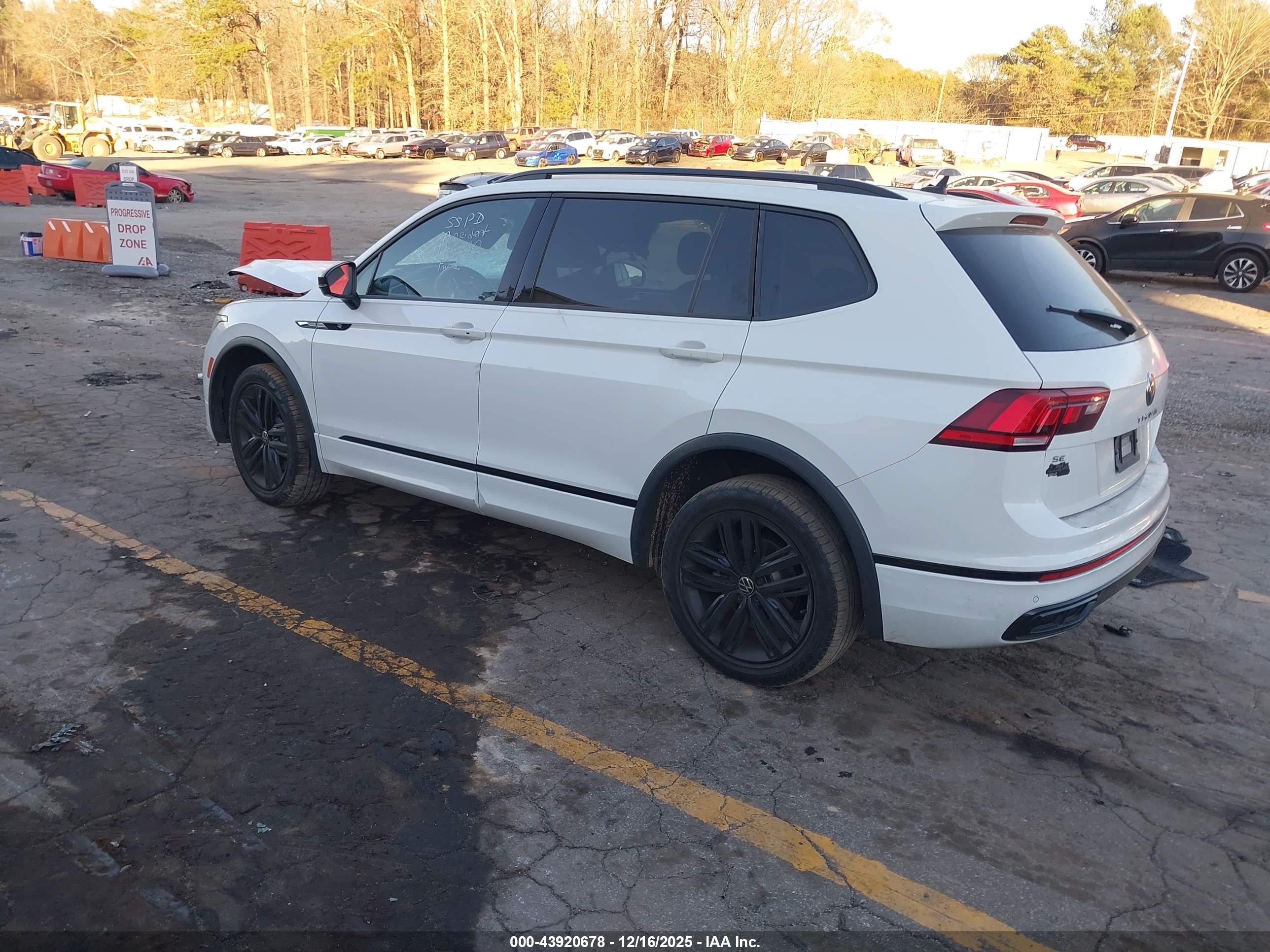 VOLKSWAGEN TIGUAN image 3