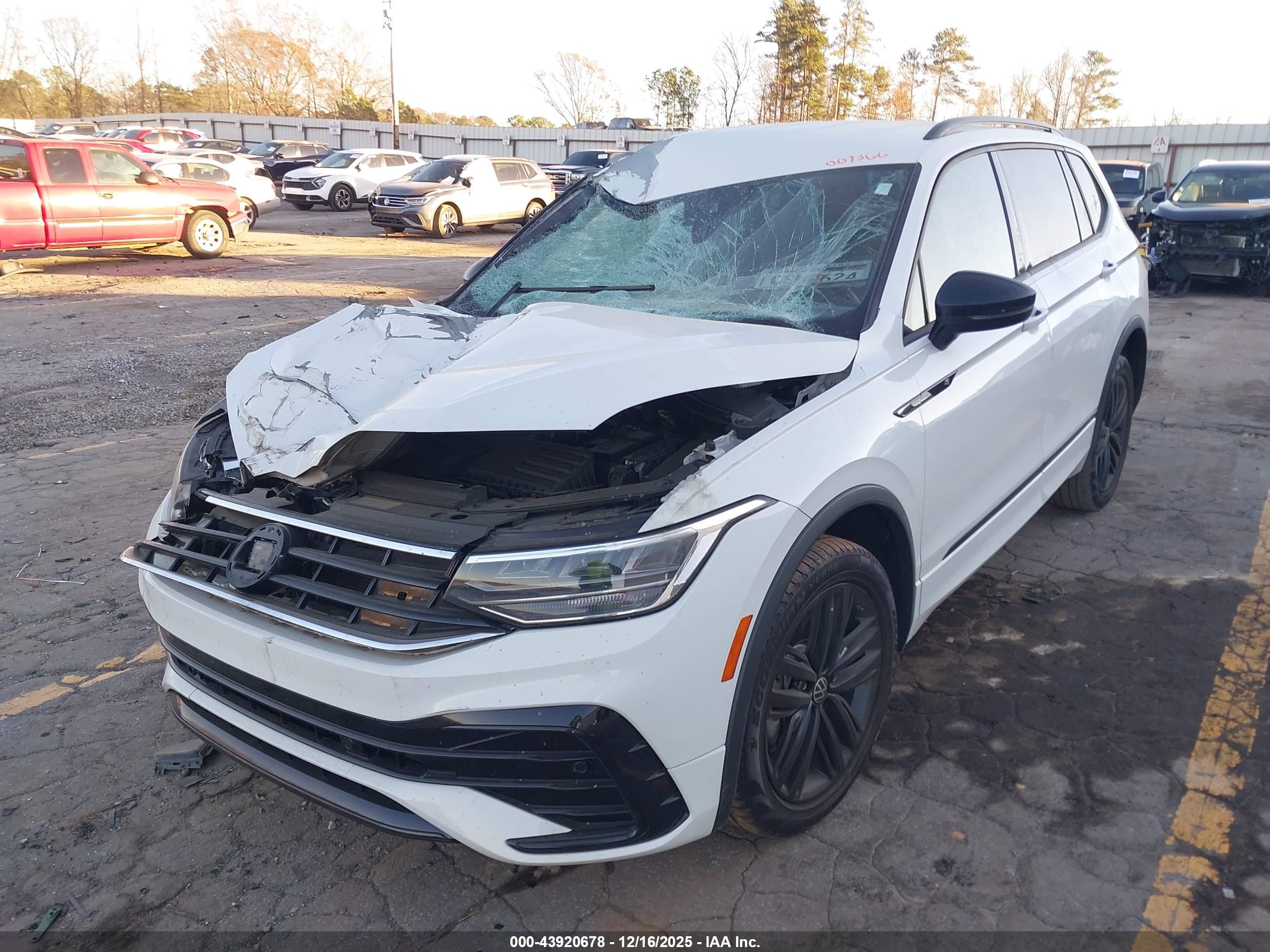 VOLKSWAGEN TIGUAN image 6