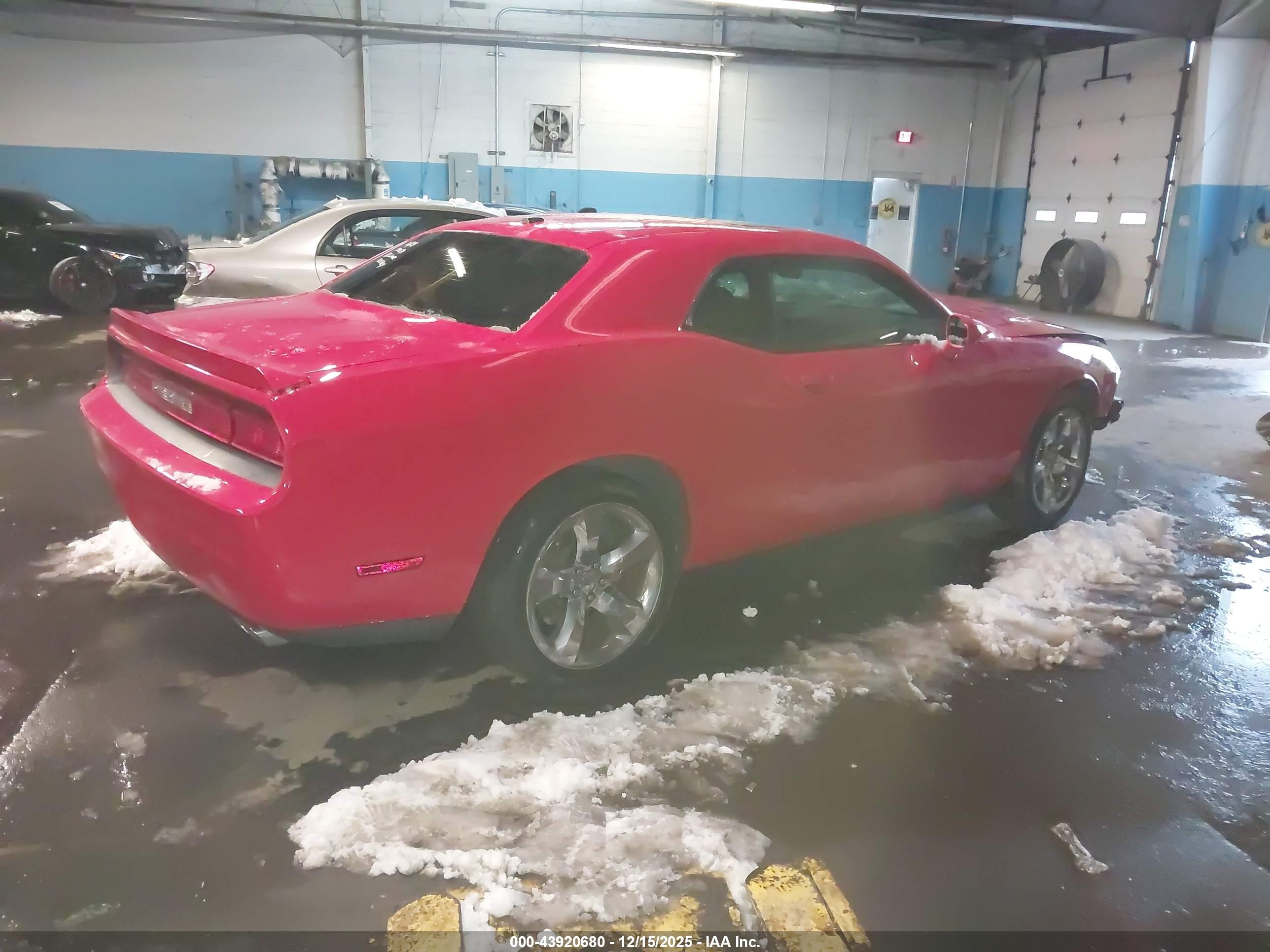 DODGE CHALLENGER image 4