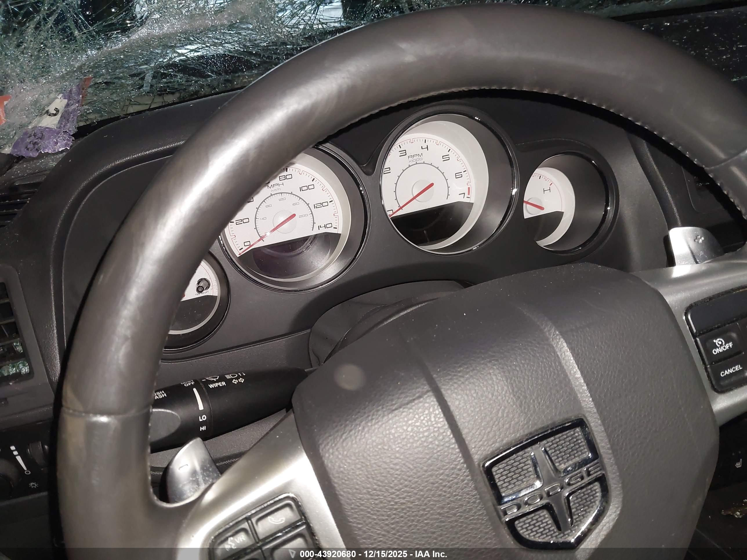 DODGE CHALLENGER image 7